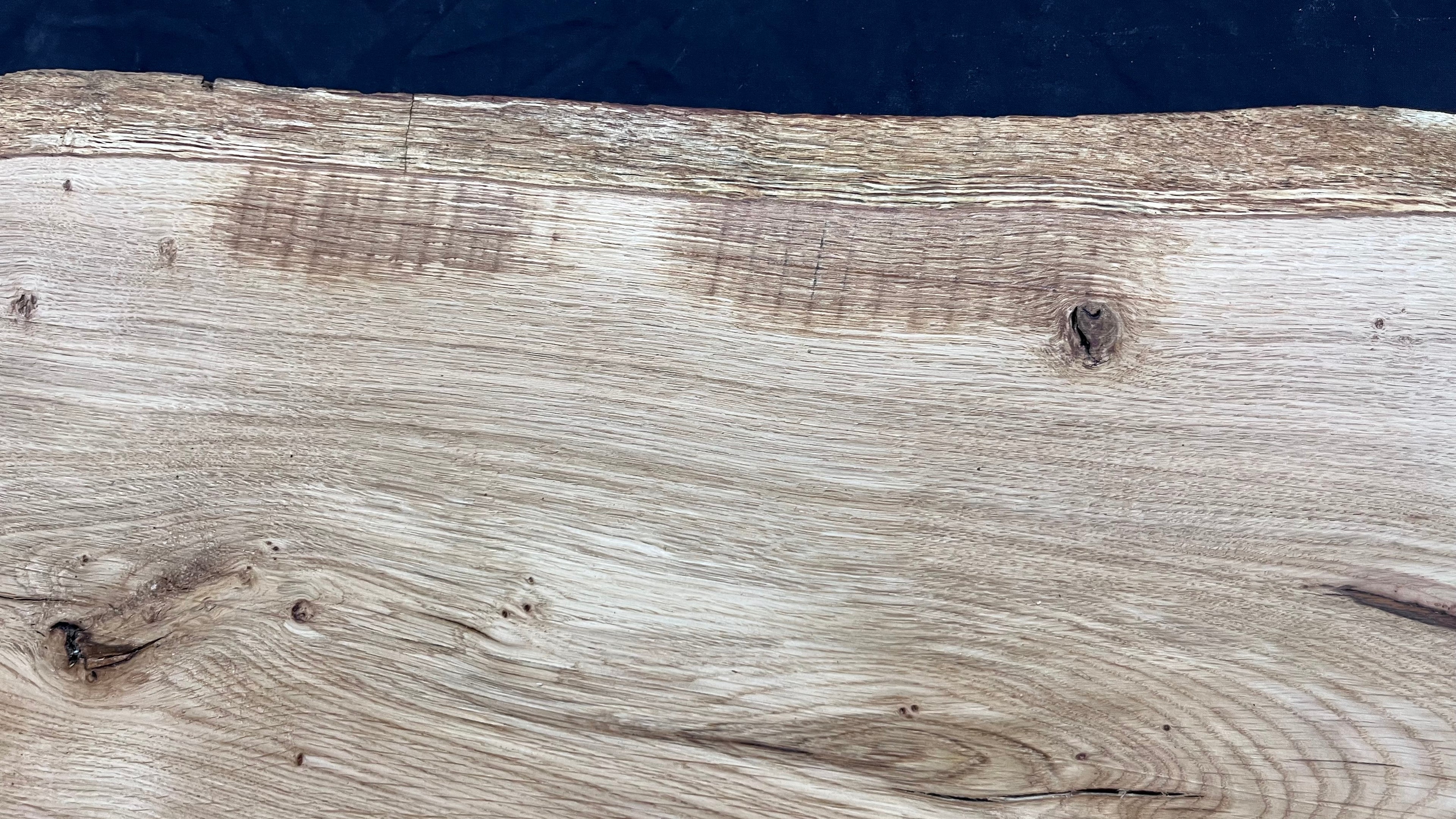 Oak resin project coffee table top 1525 L x 476 W x 21 D mm      (492mf)