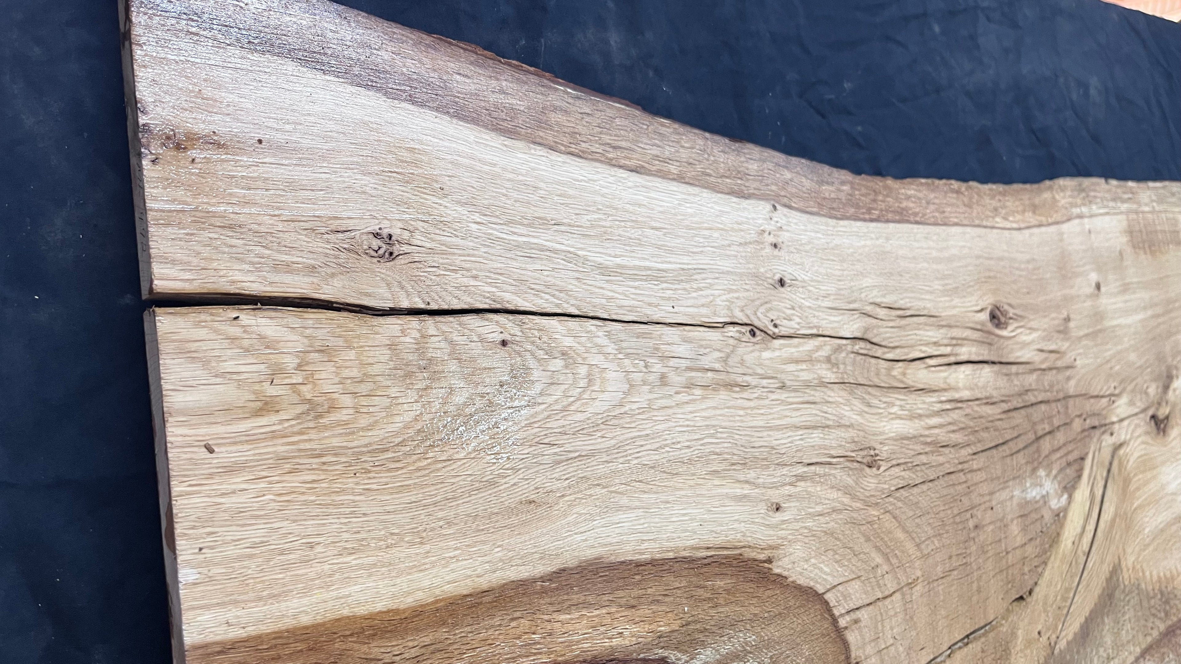 Oak resin project coffee table top 1525 L x 476 W x 21 D mm      (492mf)