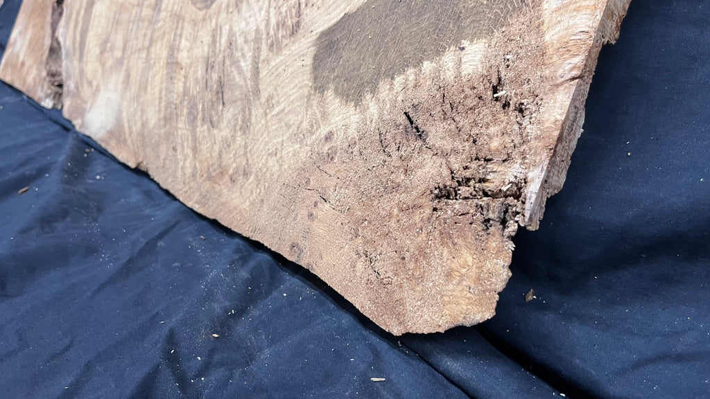 Oak resin project coffee table top 1020 L x 526 W x 21 D mm      (493mf)