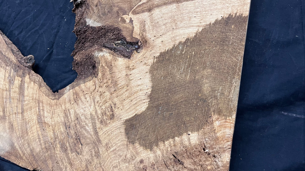 Oak resin project coffee table top 1020 L x 526 W x 21 D mm      (493mf)