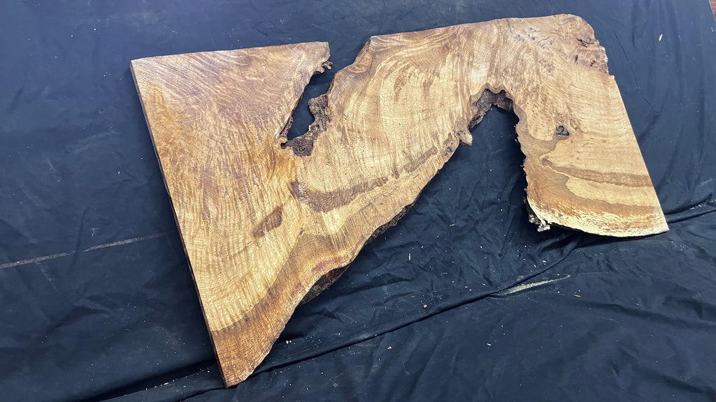 Oak resin project coffee table top 1020 L x 526 W x 21 D mm      (493mf)