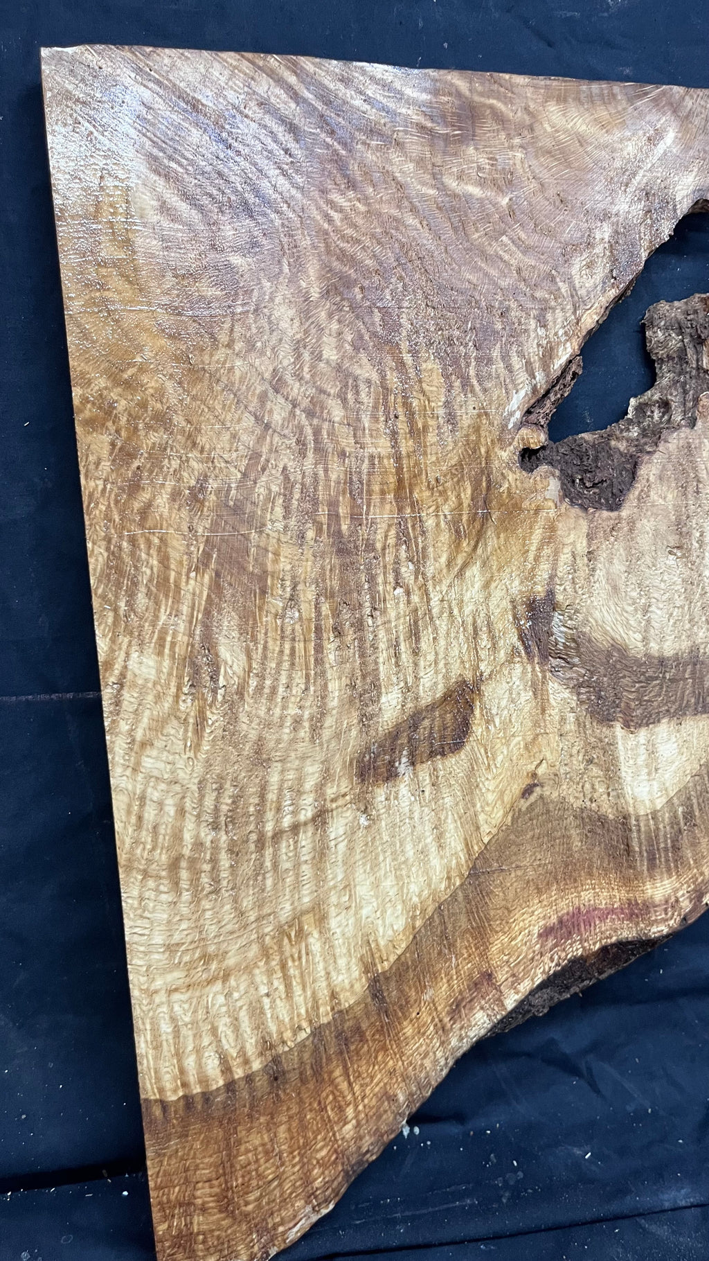 Oak resin project coffee table top 1020 L x 526 W x 21 D mm      (493mf)