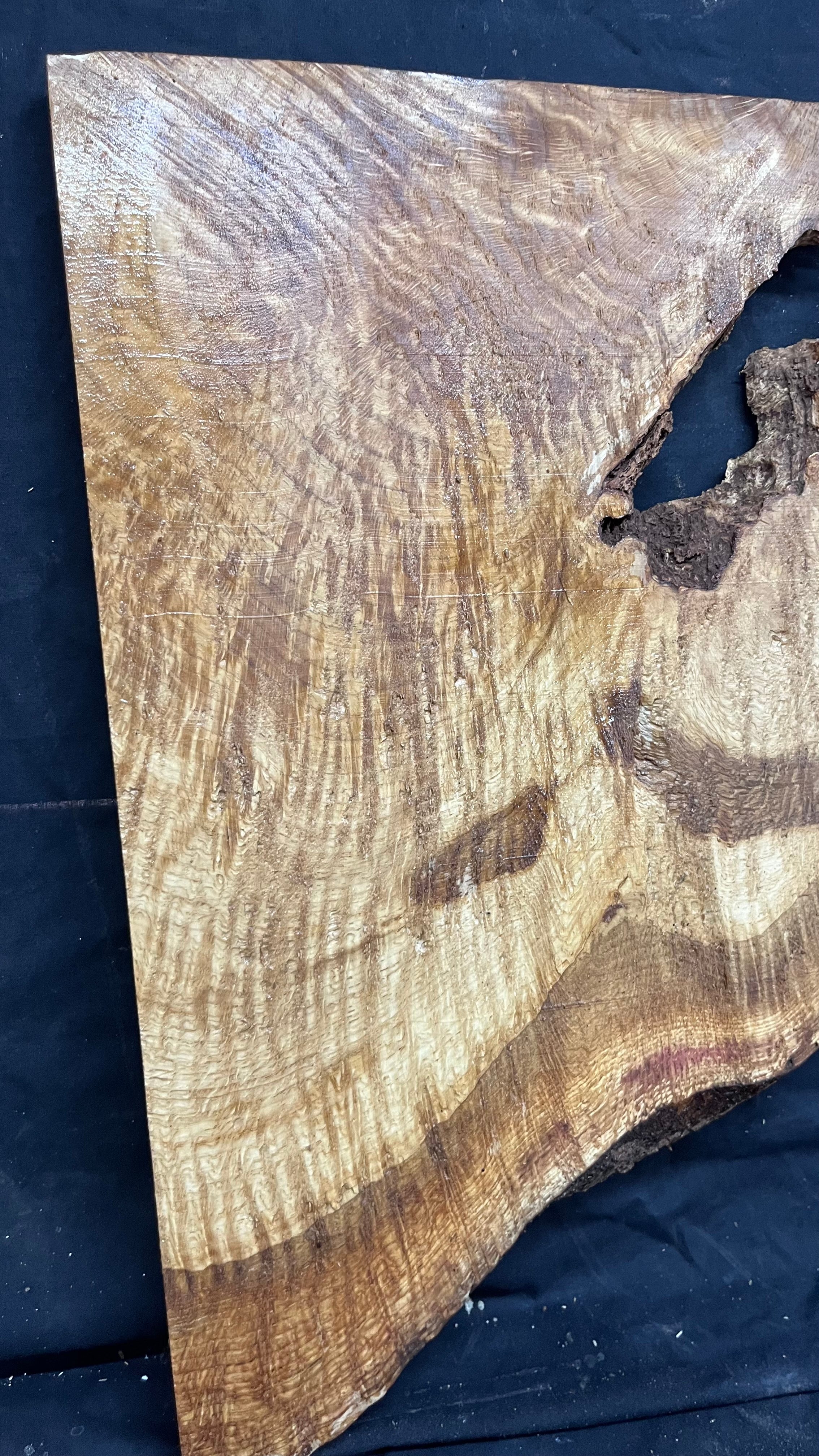 Oak resin project coffee table top 1020 L x 526 W x 21 D mm      (493mf)
