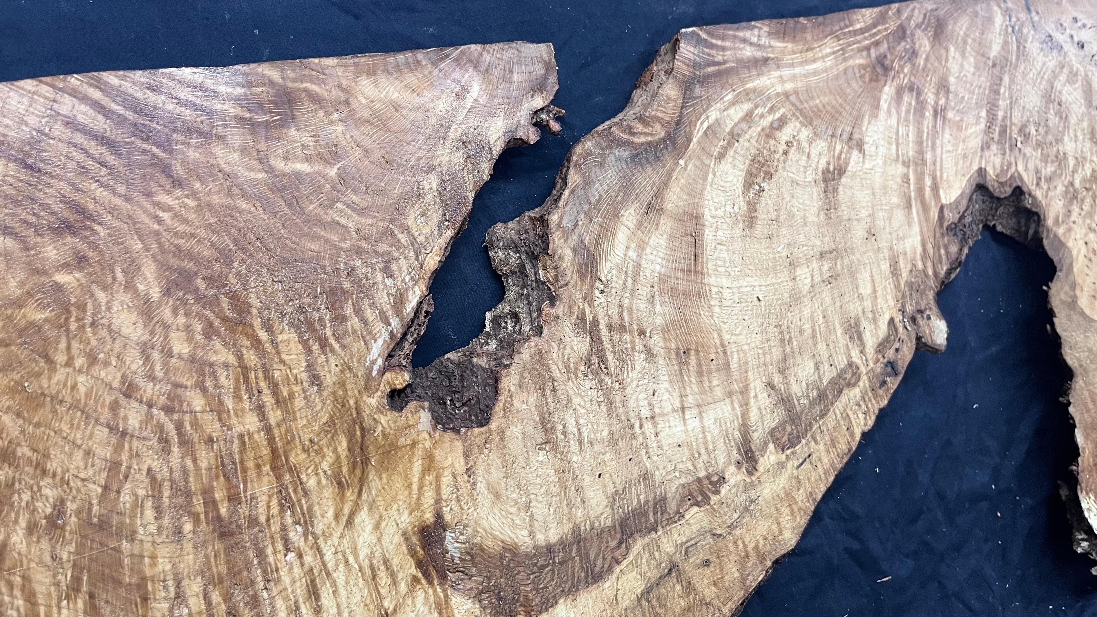 Oak resin project coffee table top 1020 L x 526 W x 21 D mm      (493mf)