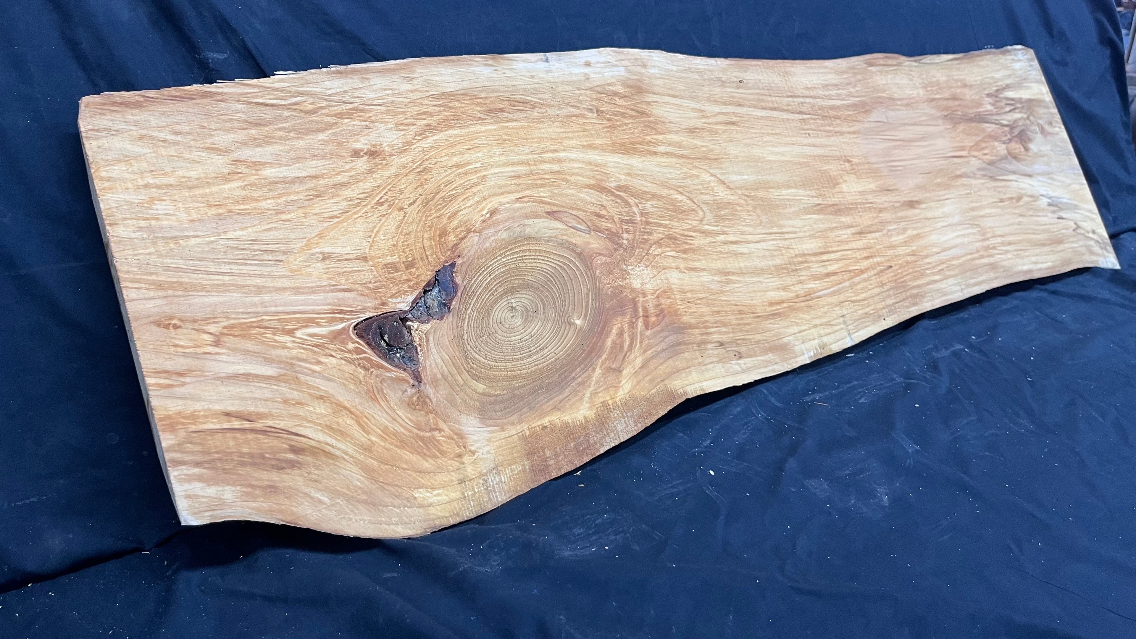 Cedar plank, timber, board. 1298 L x 380 W x 29 D mm             (mt502)