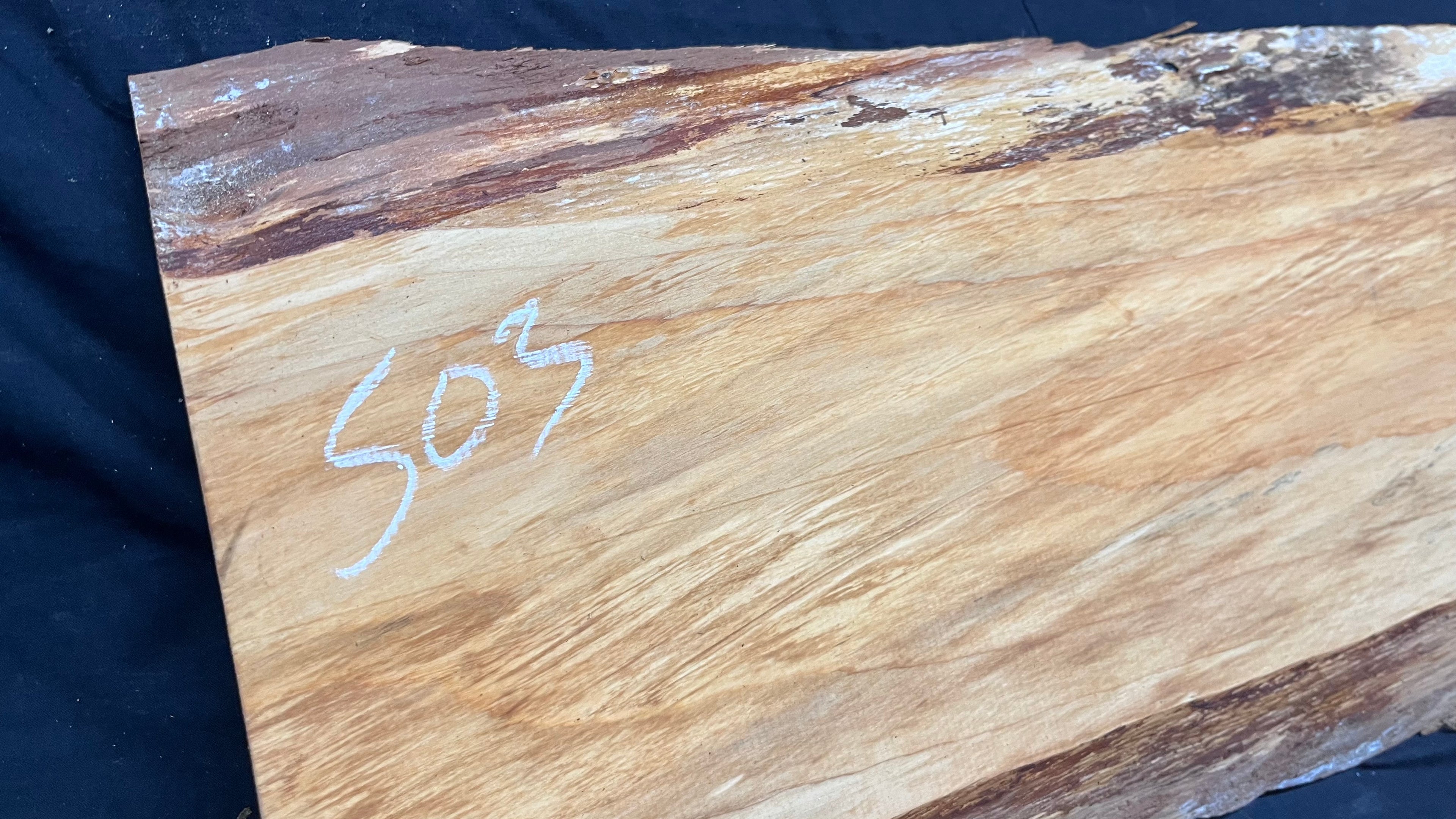 Cedar plank, timber, board. 715 L x 300 W x 28 D mm             (mt503)