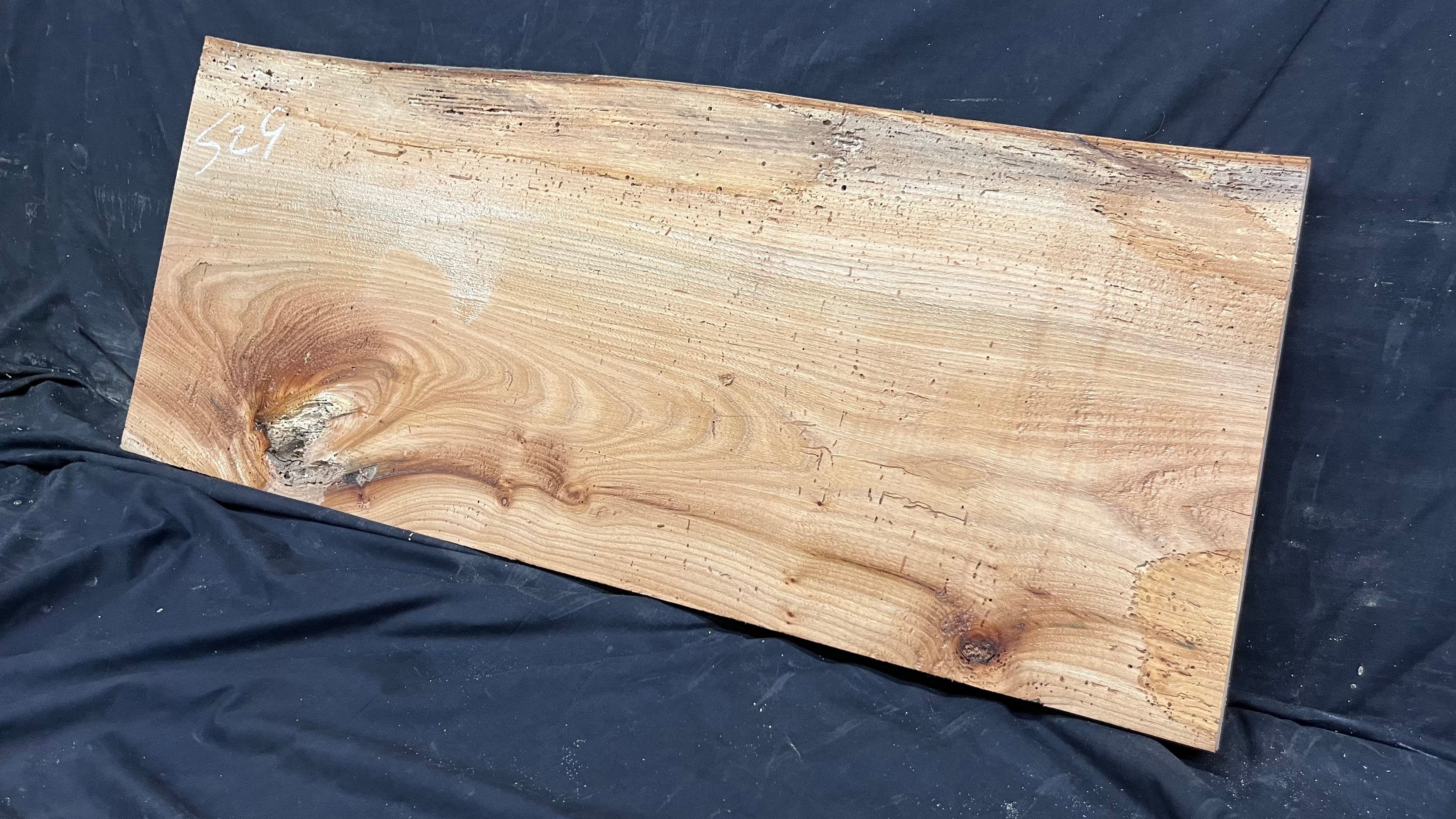 Elm reclaimed, plank, 872 L x 372 W x 30 D mm    (mt529)