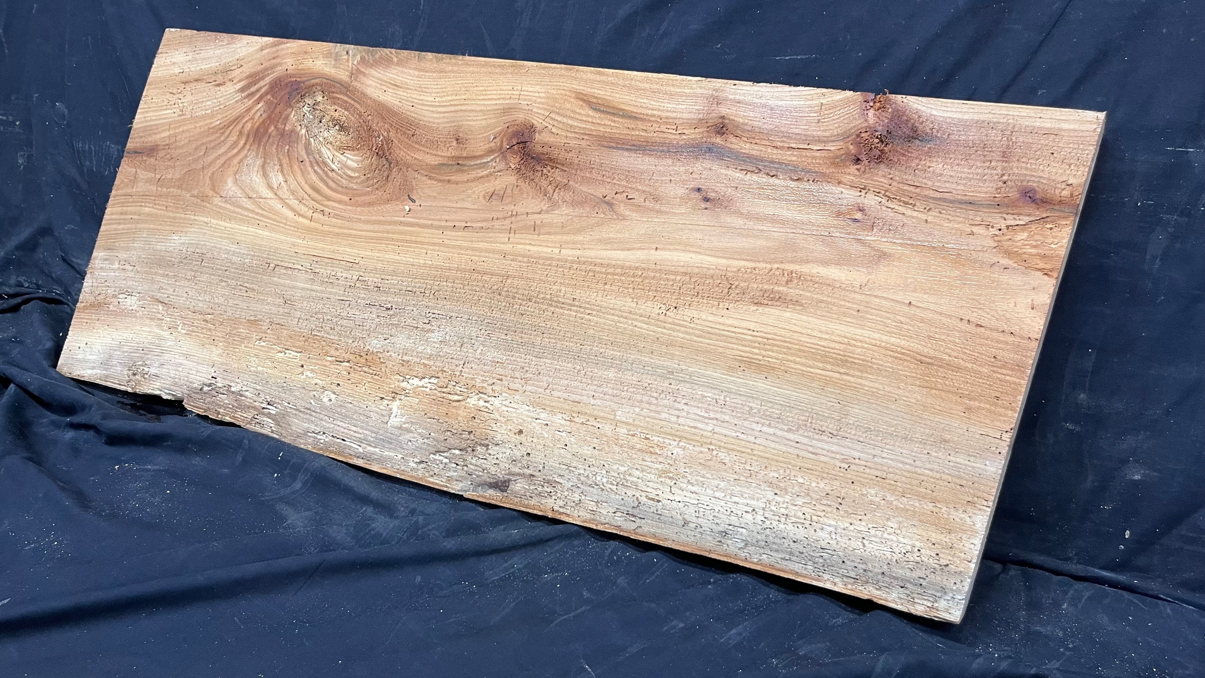 Elm reclaimed, plank, 872 L x 372 W x 30 D mm    (mt529)