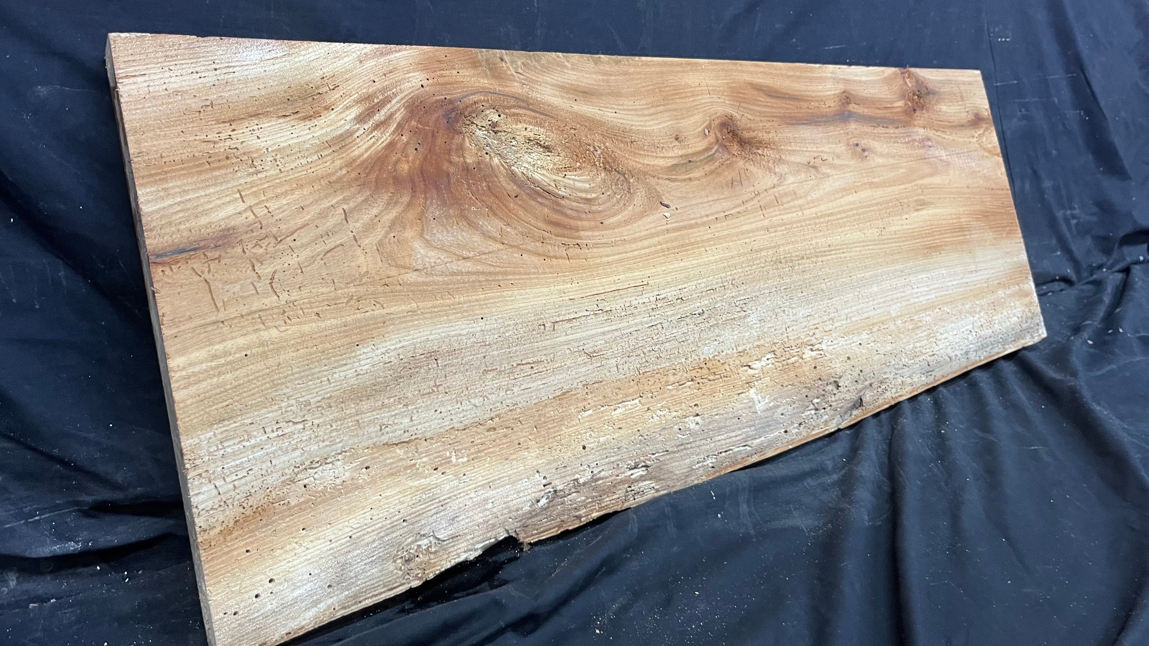 Elm reclaimed, plank, 872 L x 372 W x 30 D mm    (mt529)