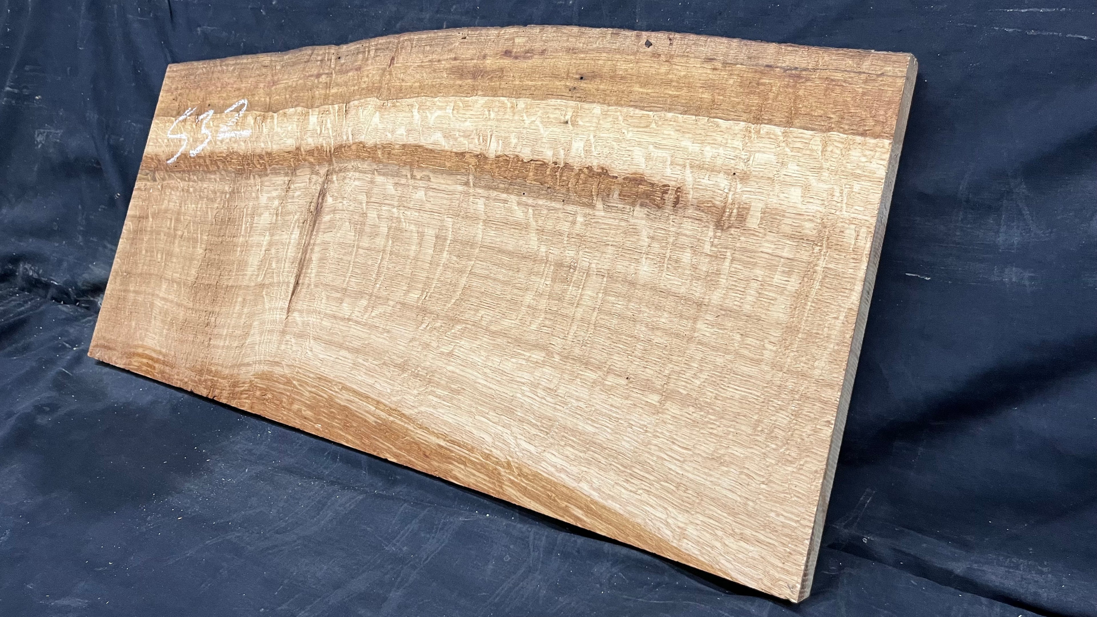 Oak resin project, craft wood shelf, 652 L x 324 W x 30 D mm     (mf532)