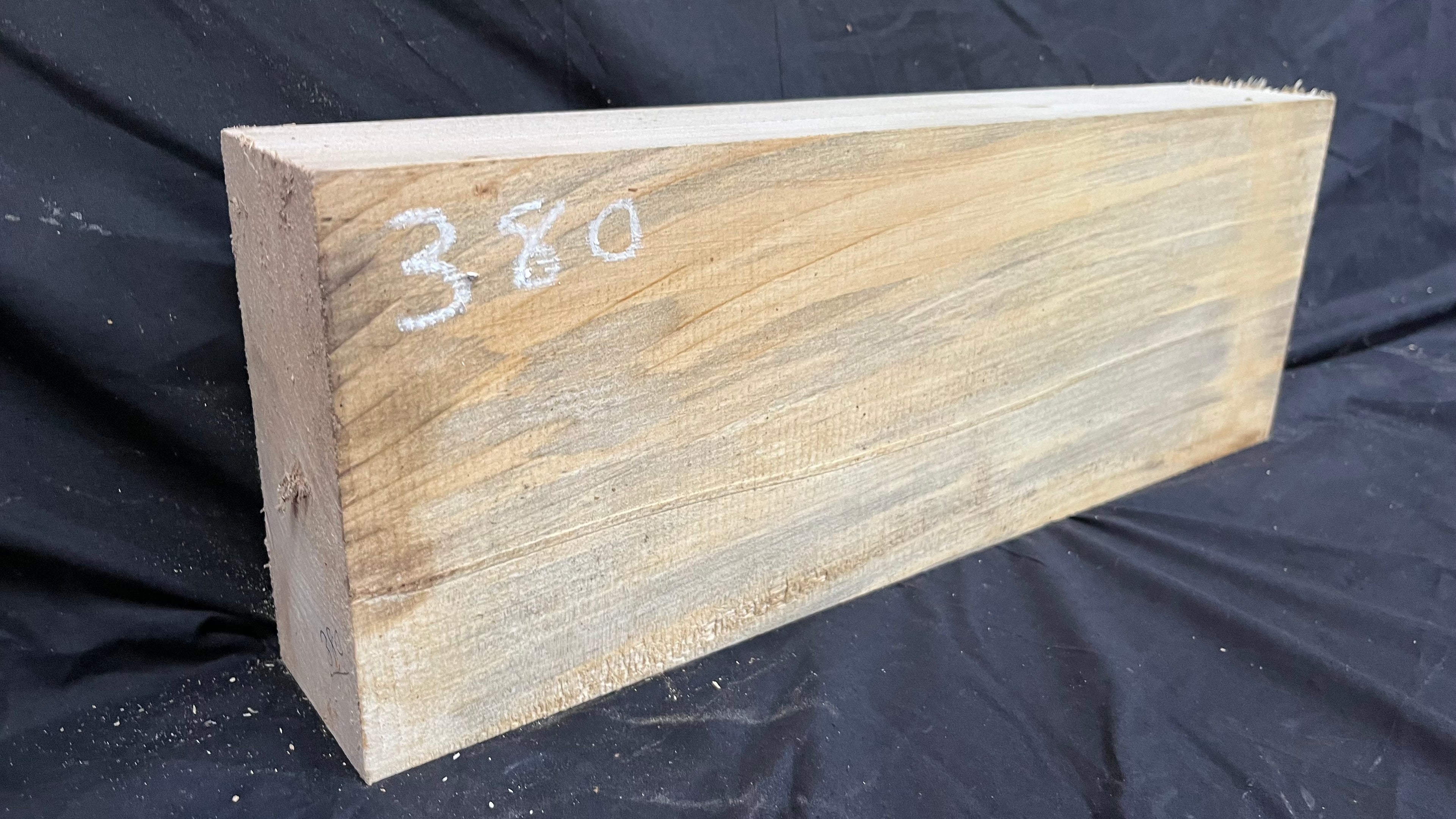 Lime wood carving block, 519 L x 187 W x 86 D mm        (380)