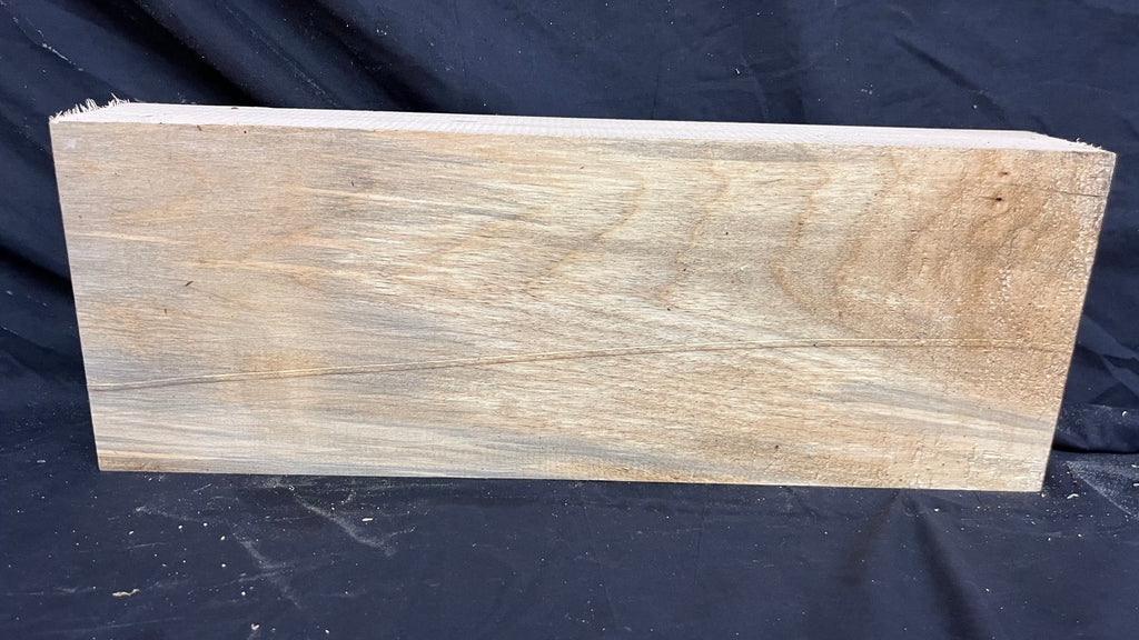 Lime wood carving block, 519 L x 187 W x 86 D mm        (380)