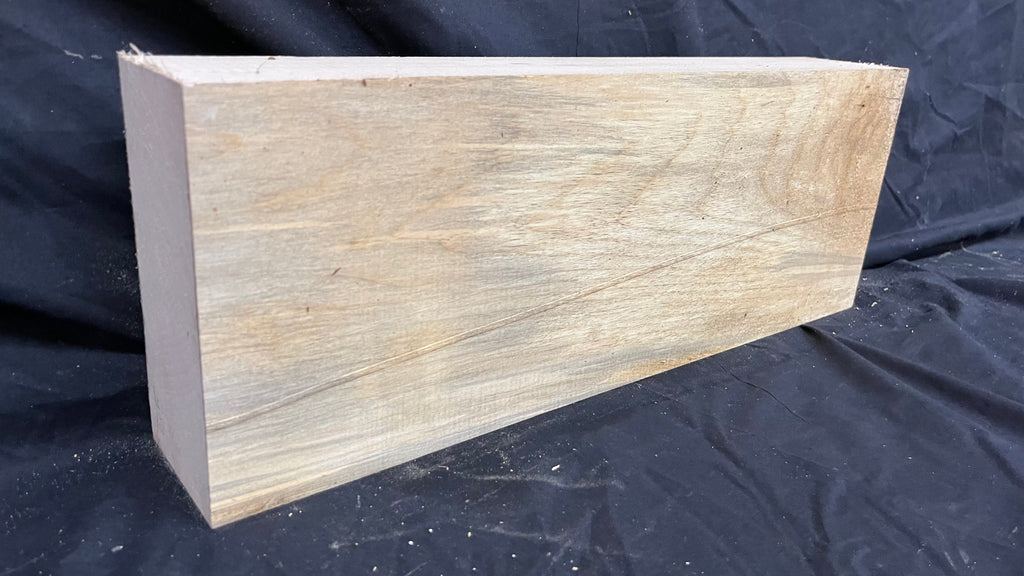 Lime wood carving block, 519 L x 187 W x 86 D mm        (380)