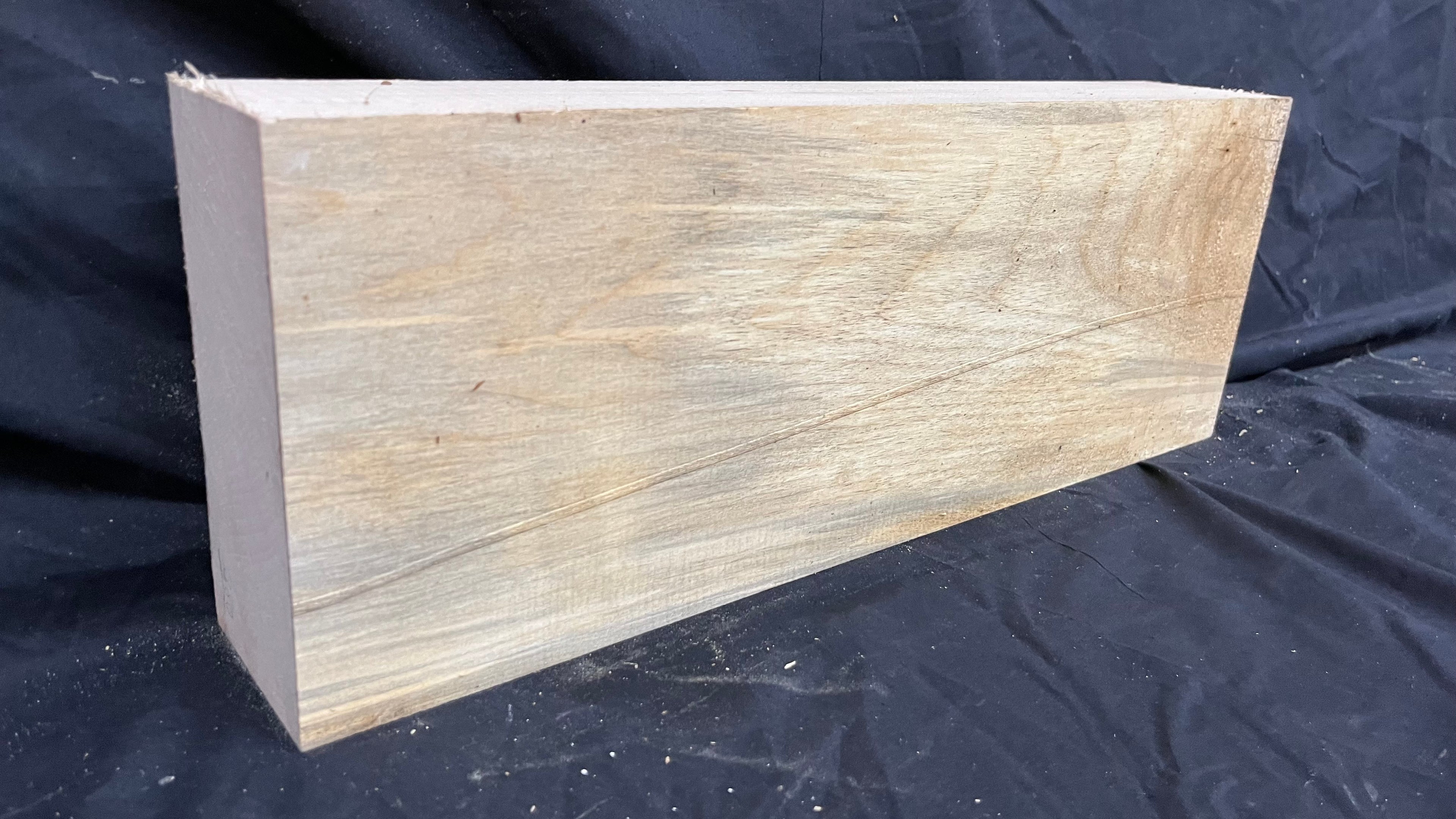 Lime wood carving block, 519 L x 187 W x 86 D mm        (380)