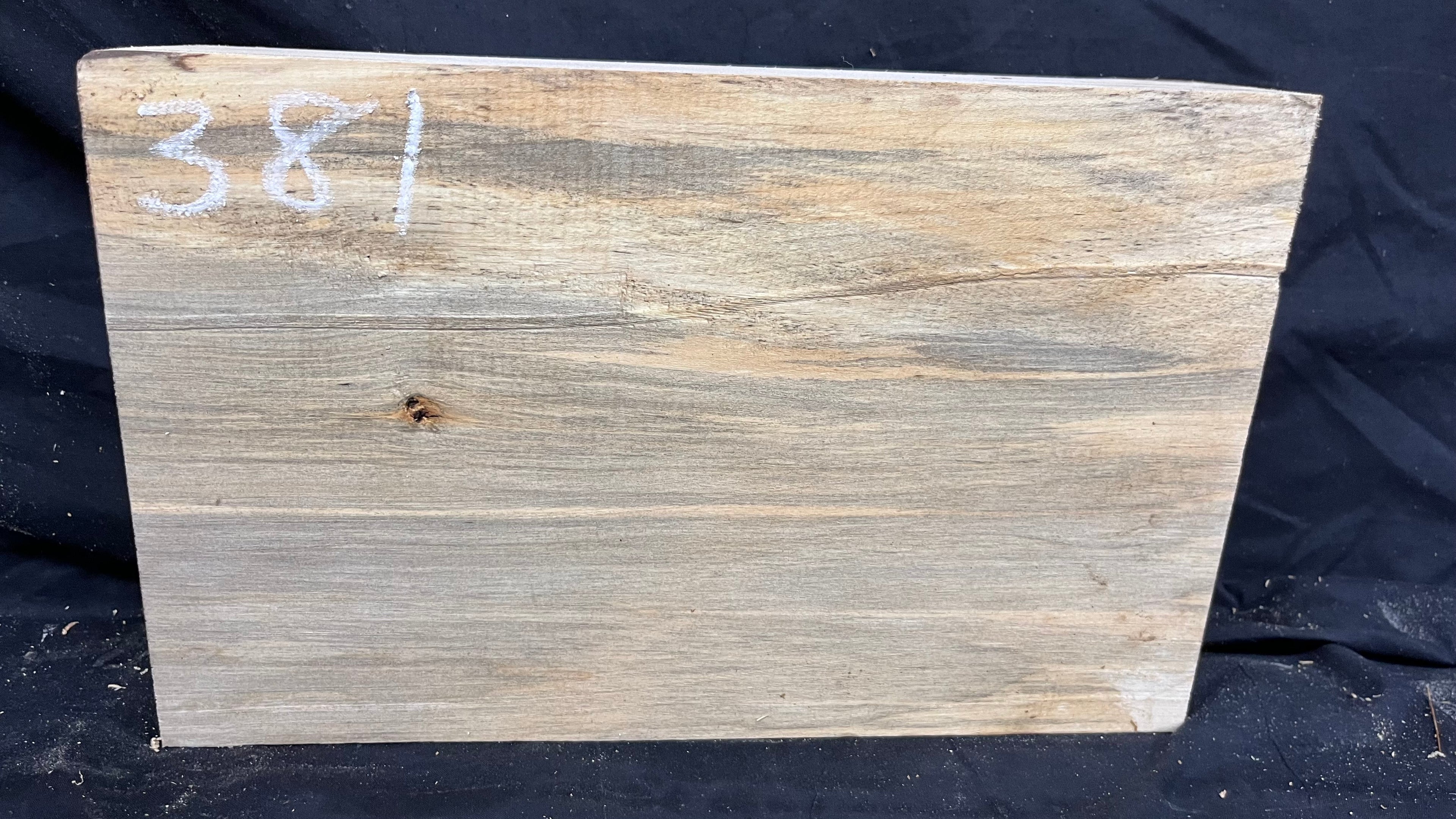 Lime wood carving block, 333 L x 207 W x 86 D mm        (381)