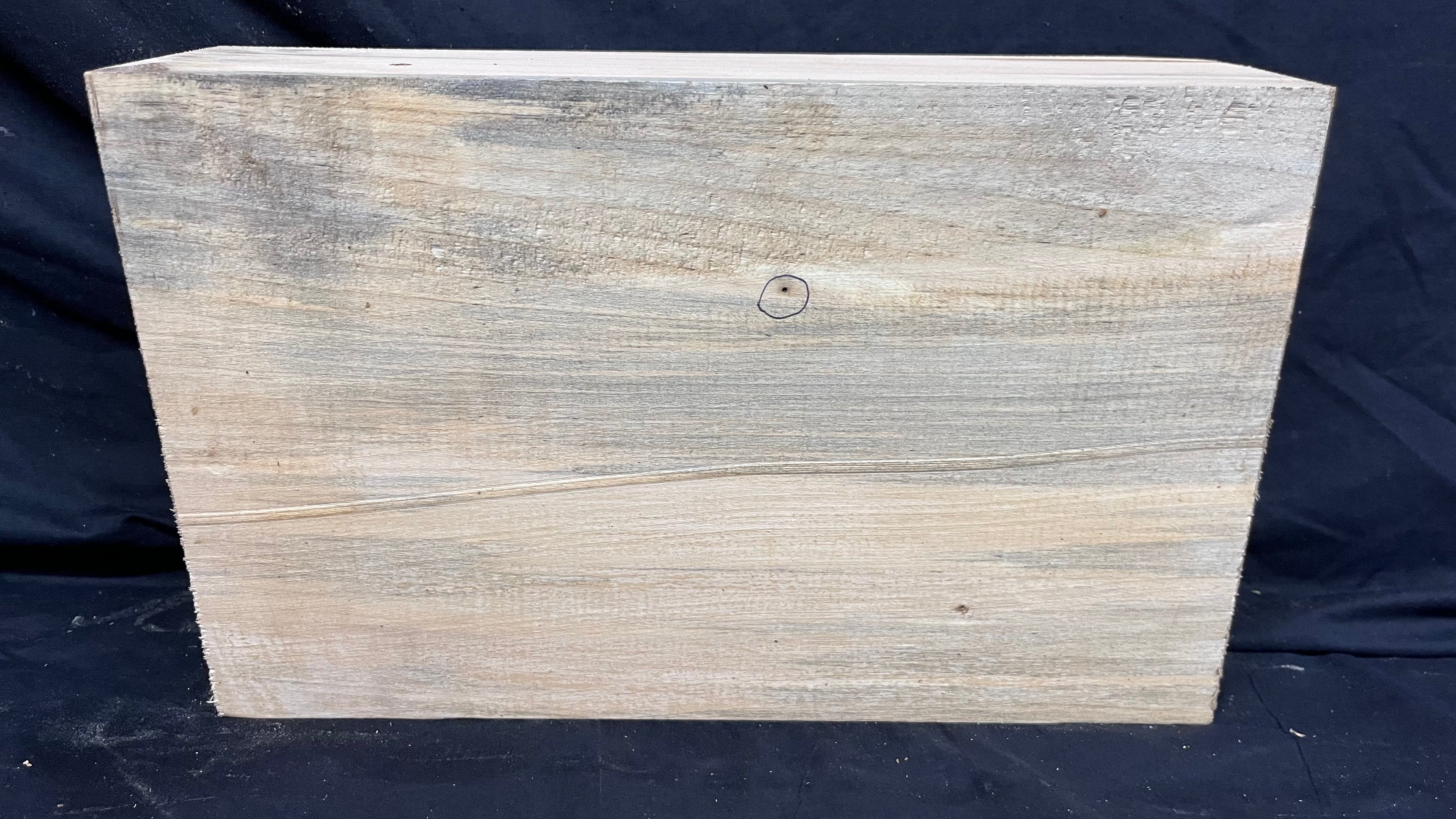Lime wood carving block, 333 L x 207 W x 86 D mm        (381)