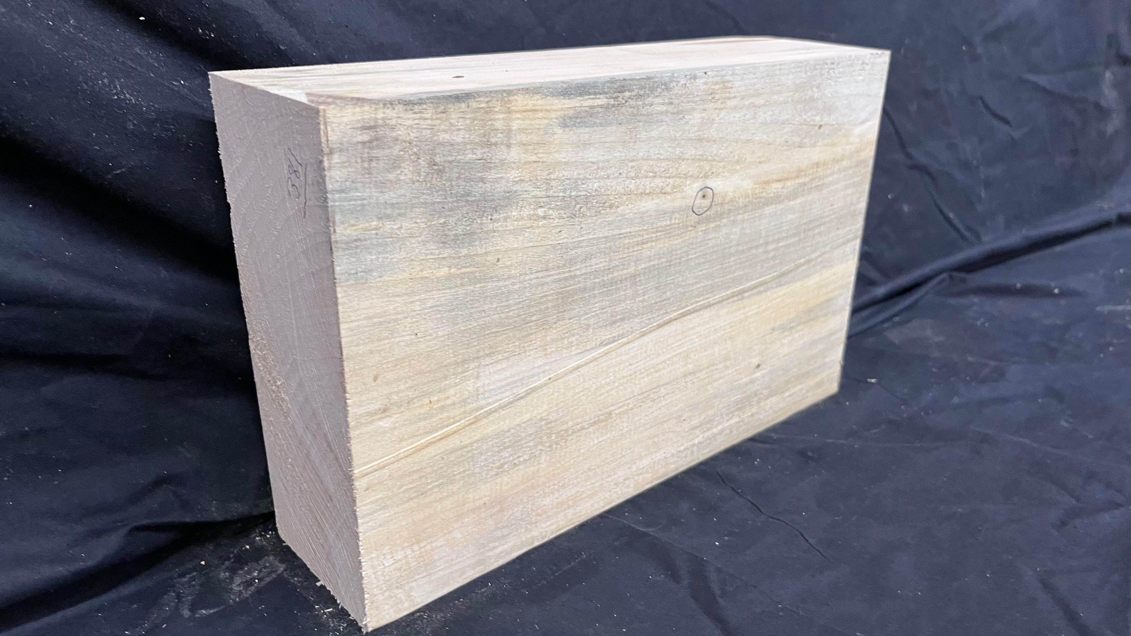 Lime wood carving block, 333 L x 207 W x 86 D mm        (381)