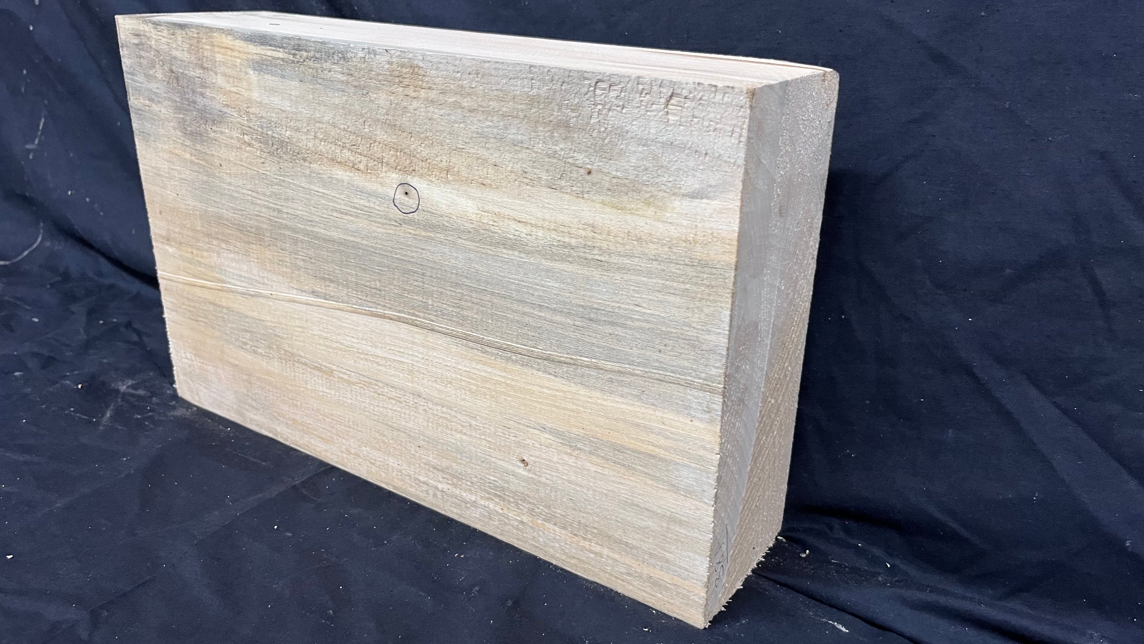 Lime wood carving block, 333 L x 207 W x 86 D mm        (381)