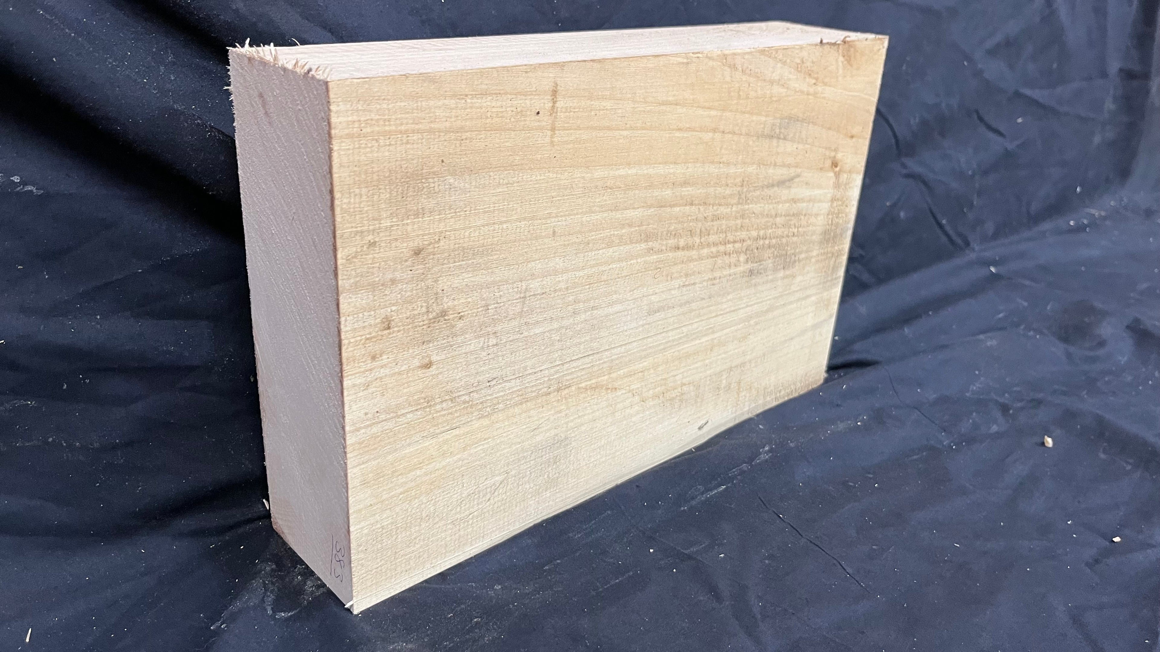 Lime wood carving block, 364 L x 228 W x 82 D mm        (383)