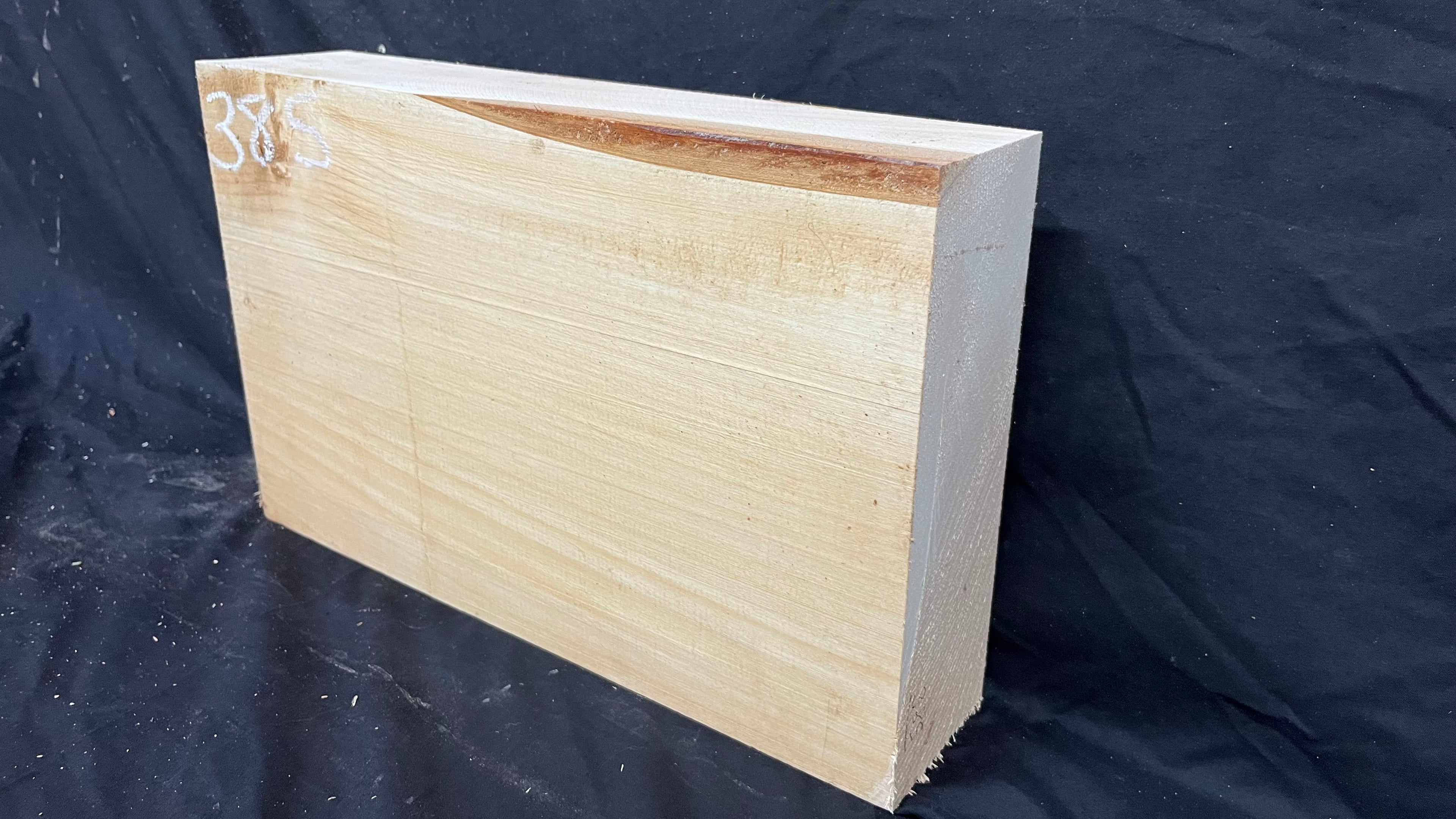 Lime wood carving block, 363 L x 228 W x 81 D mm        (385)