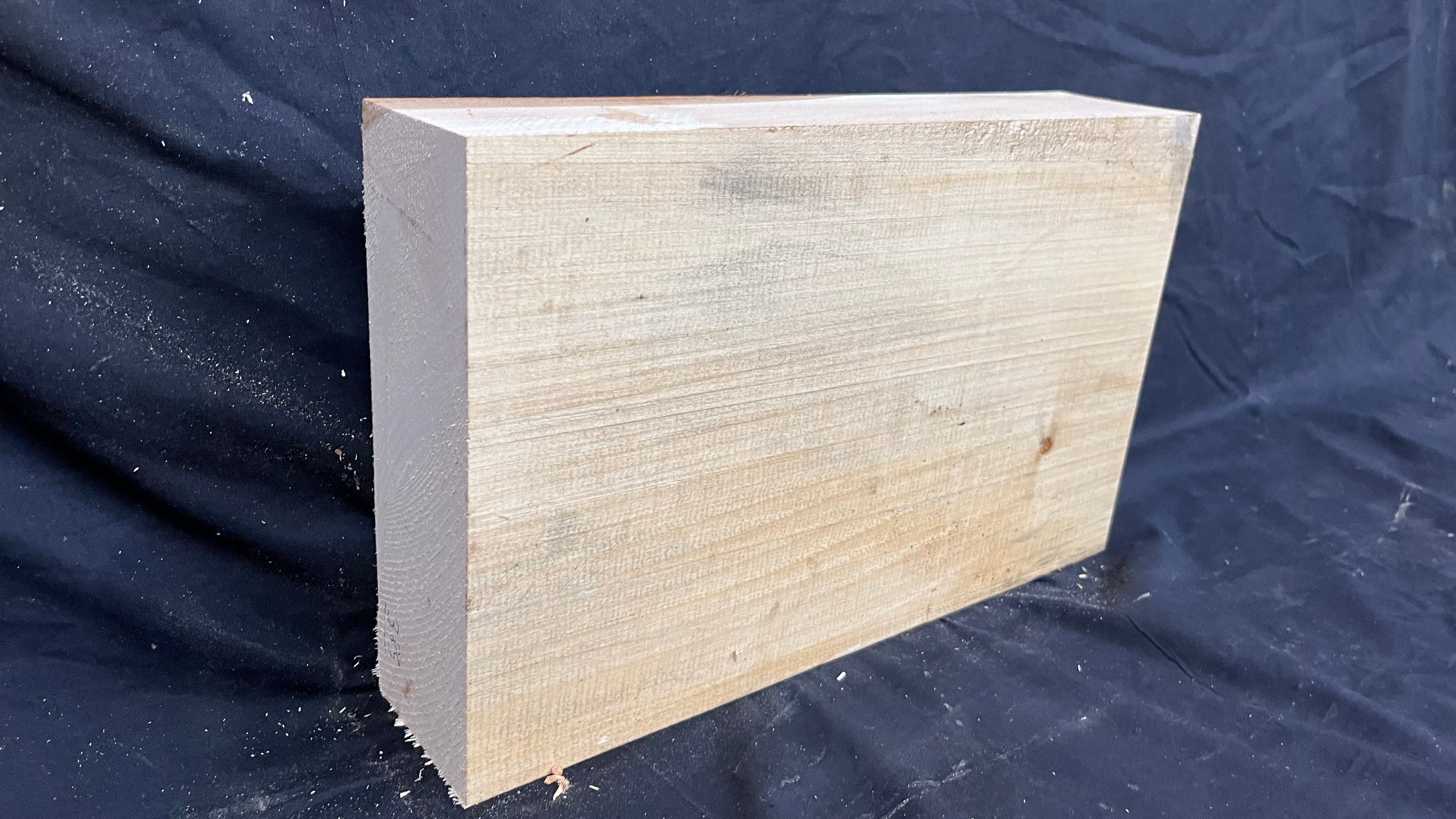 Lime wood carving block, 363 L x 228 W x 81 D mm        (385)