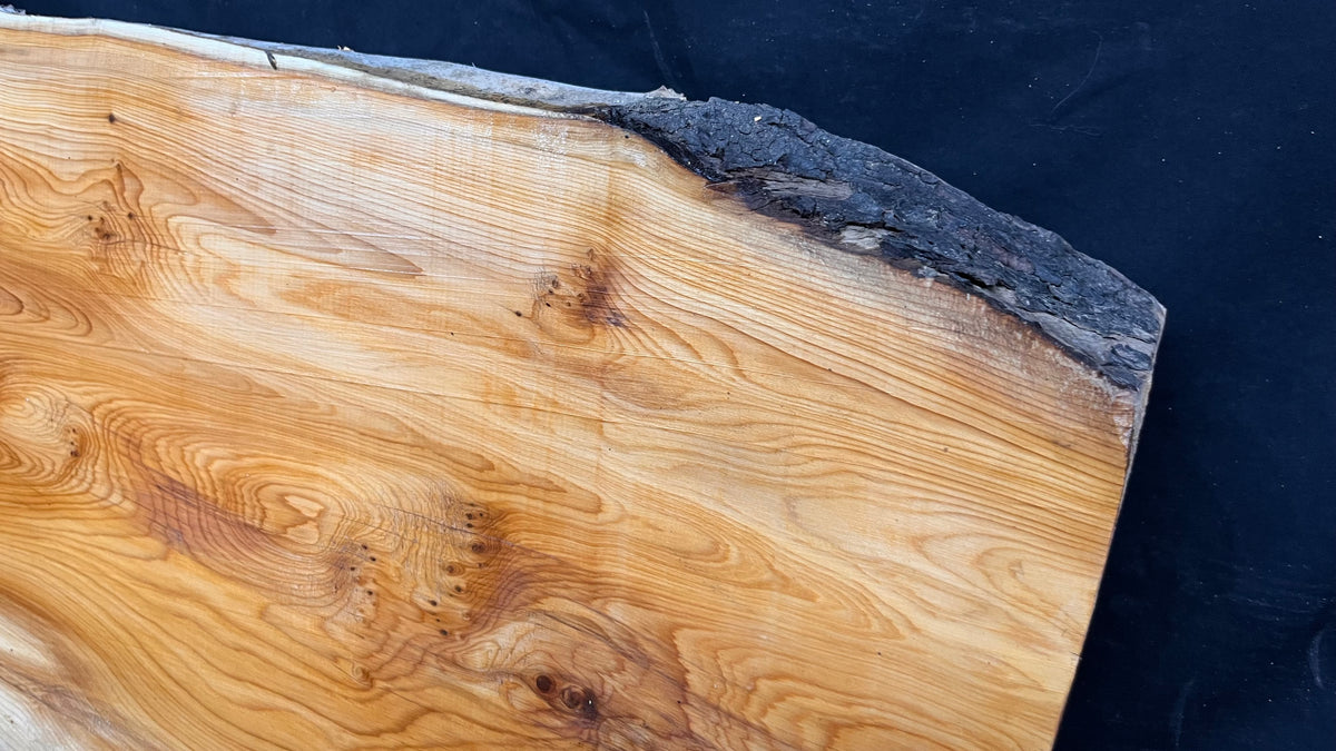 Coffee table top yew, slab, board 873 L x 388 W x 67 D mm    (658)