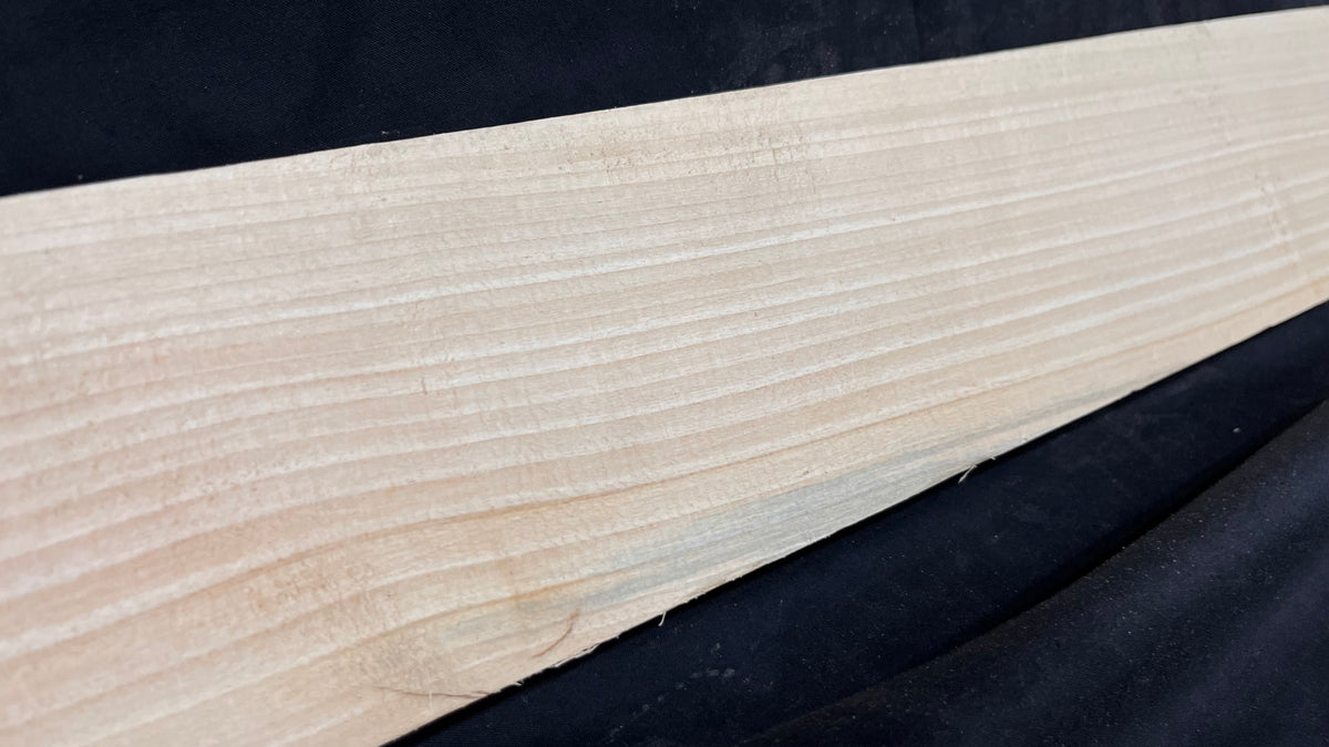 Lime wood carving block, 868 L x 108 W x 28 D mm        (0666)