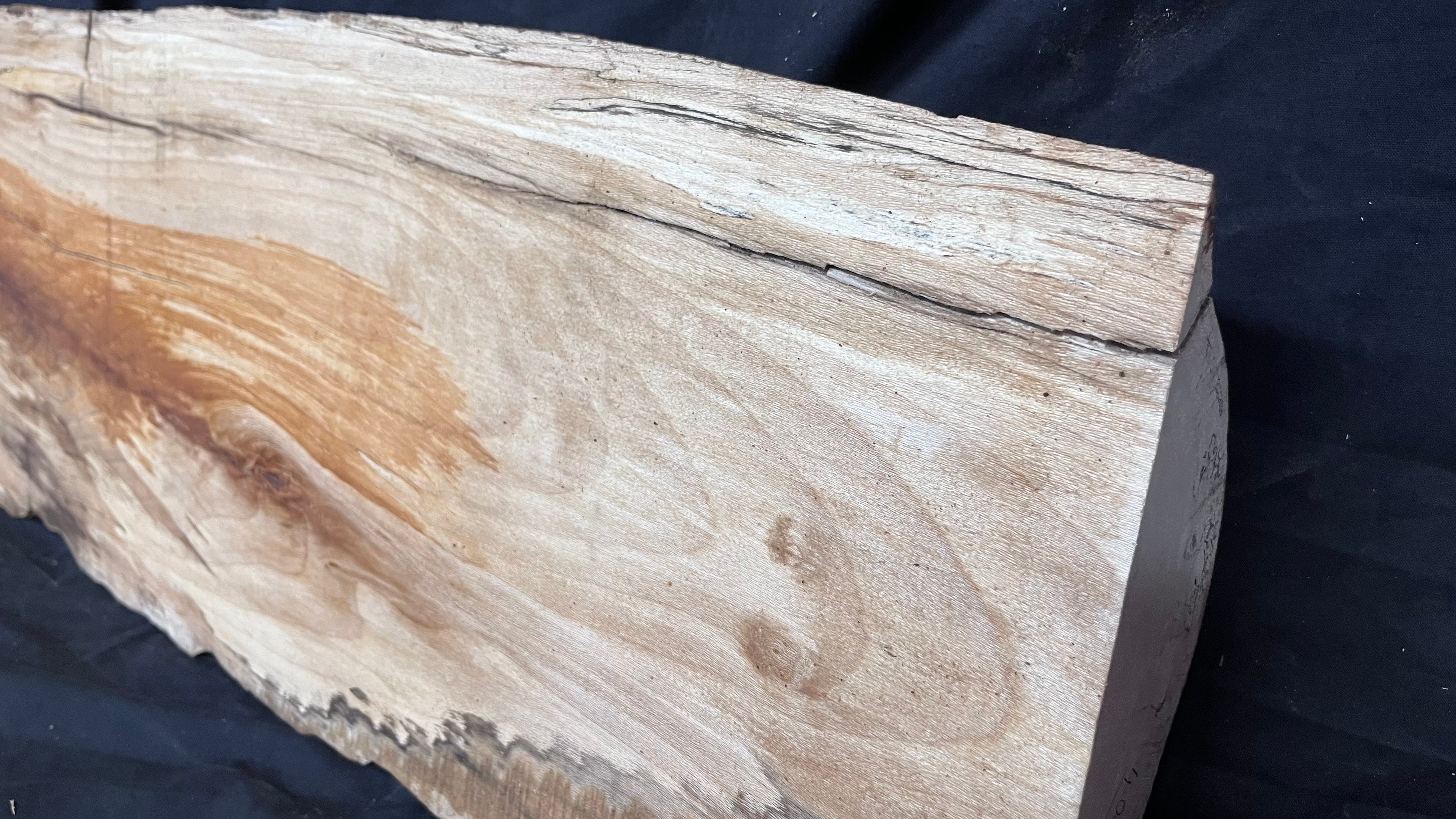 London Plane Mantle 983 L x 334 W x 64 D mm (402)