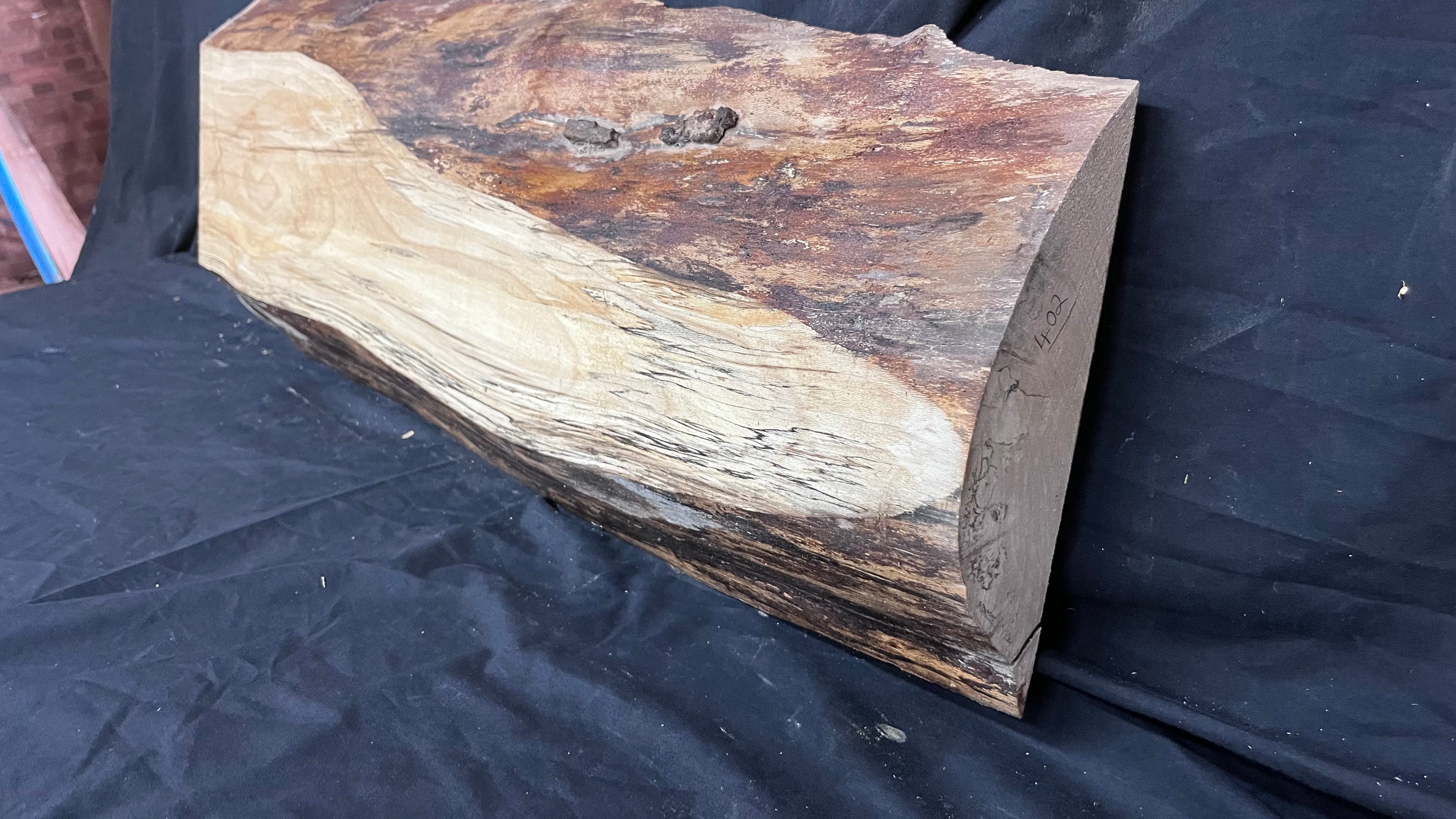 London Plane Mantle 983 L x 334 W x 64 D mm (402)