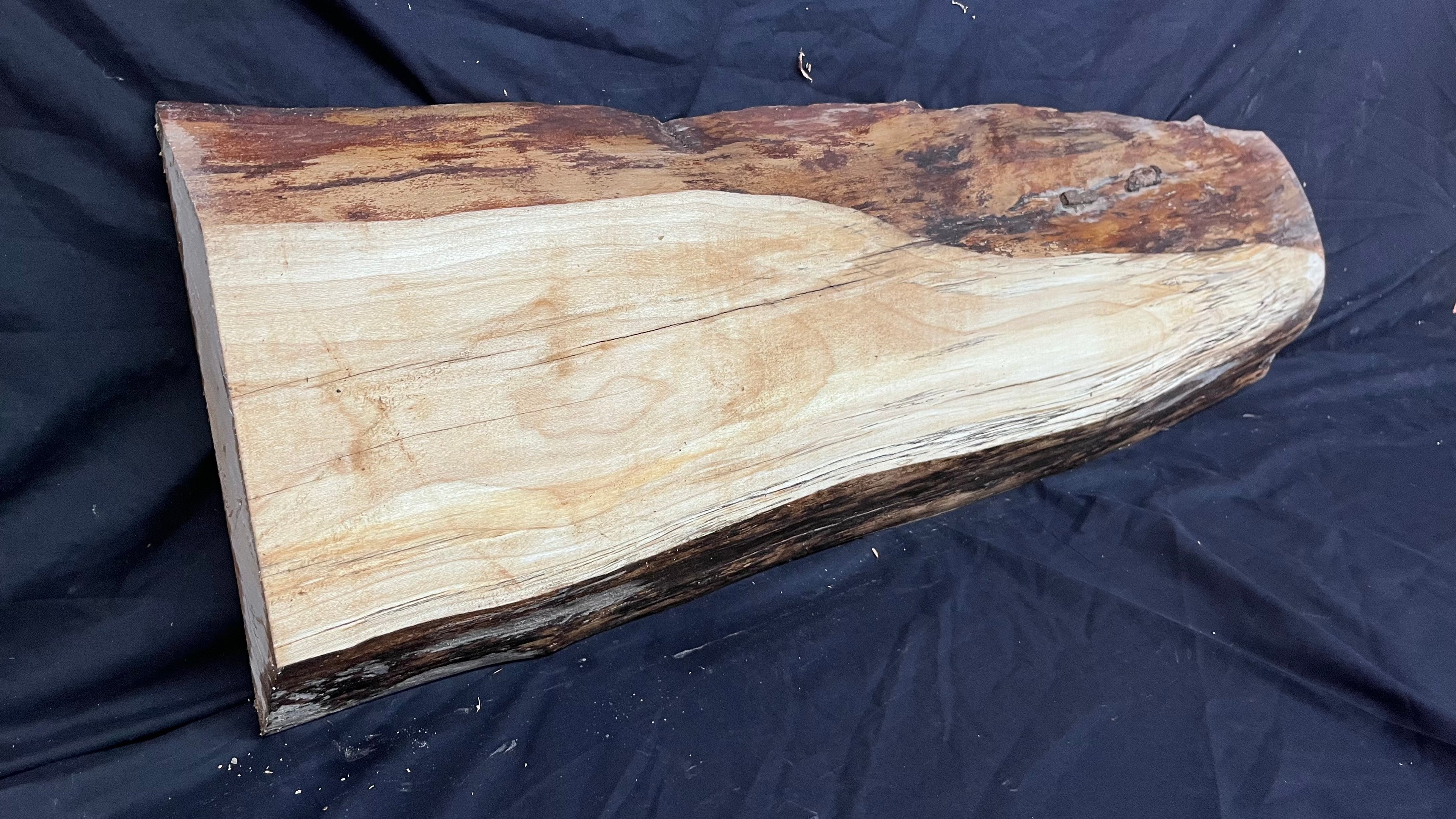 London Plane Mantle 983 L x 334 W x 64 D mm (402)