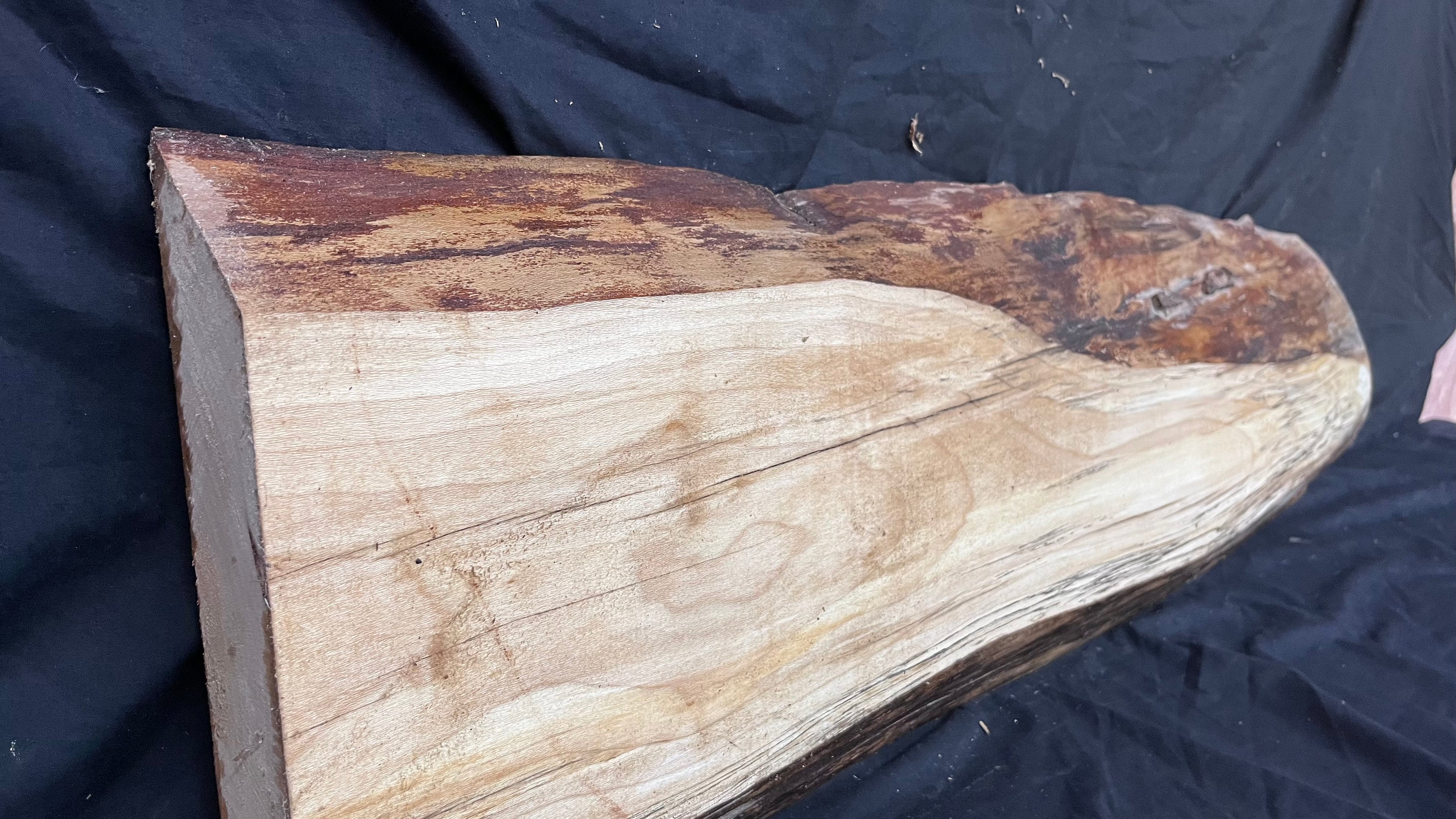 London Plane Mantle 983 L x 334 W x 64 D mm (402)