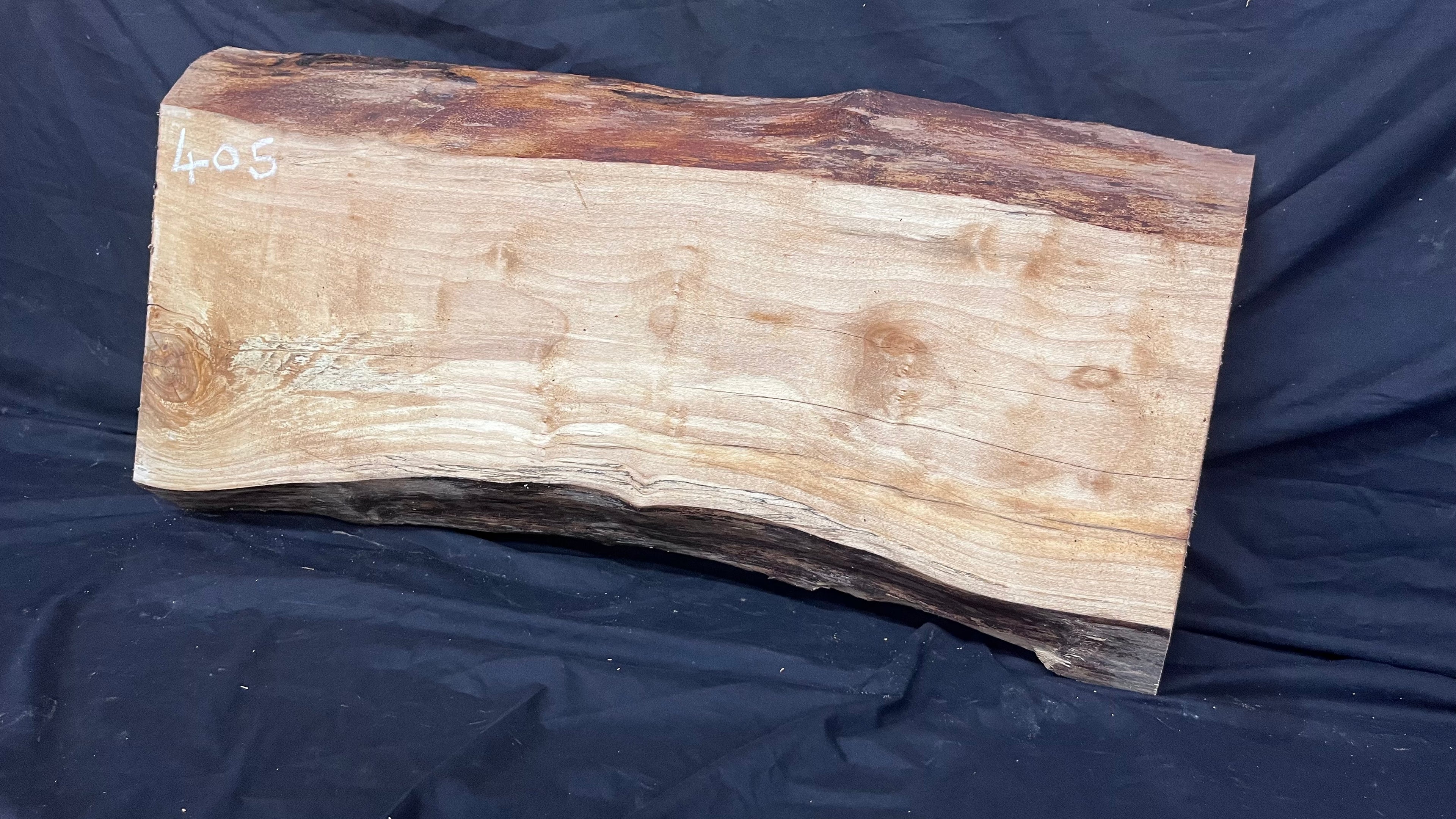 London Plane Mantle 788 L x 394 W x 63 D mm       (405)