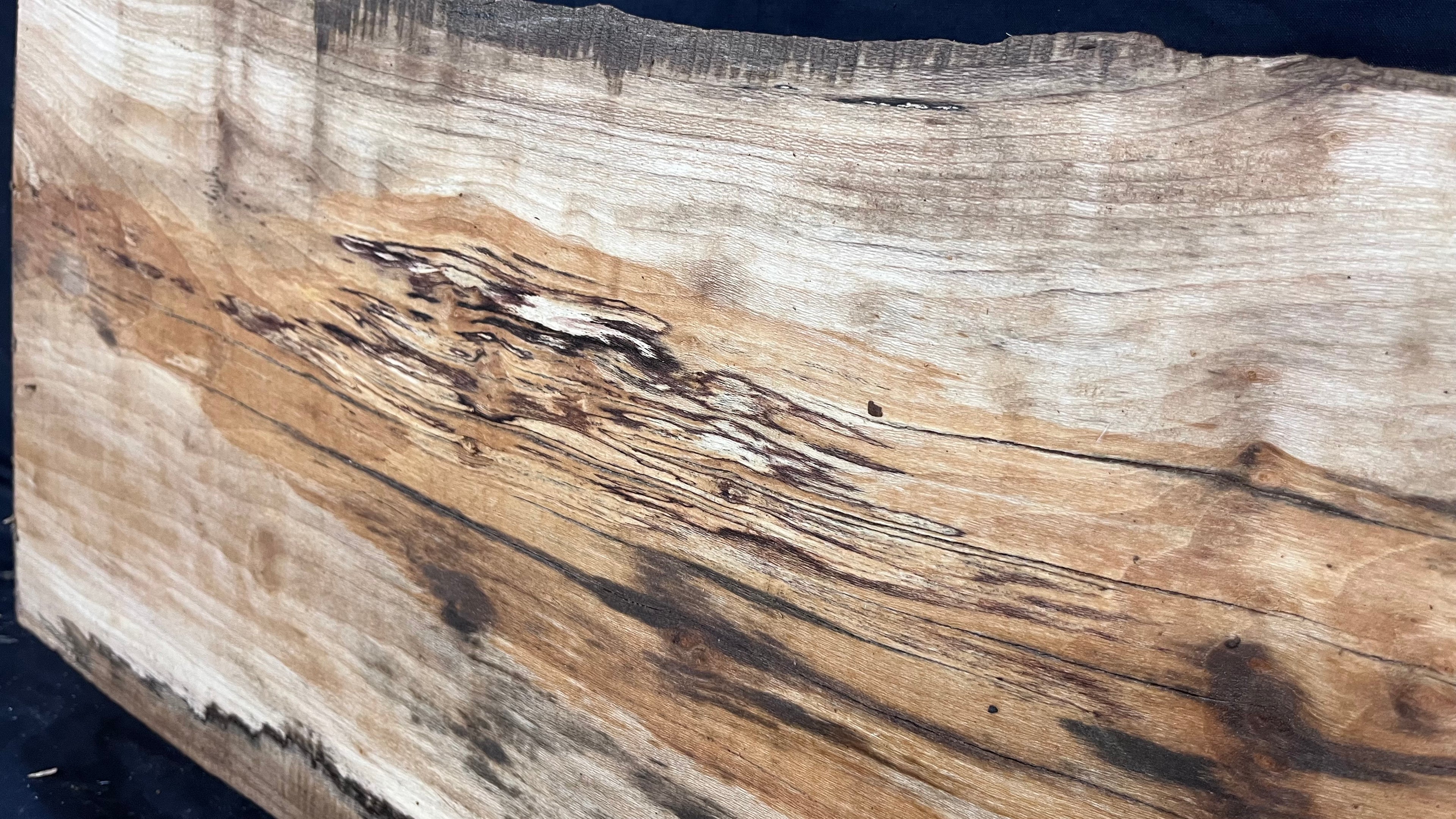 London Plane Mantle 788 L x 394 W x 63 D mm       (405)
