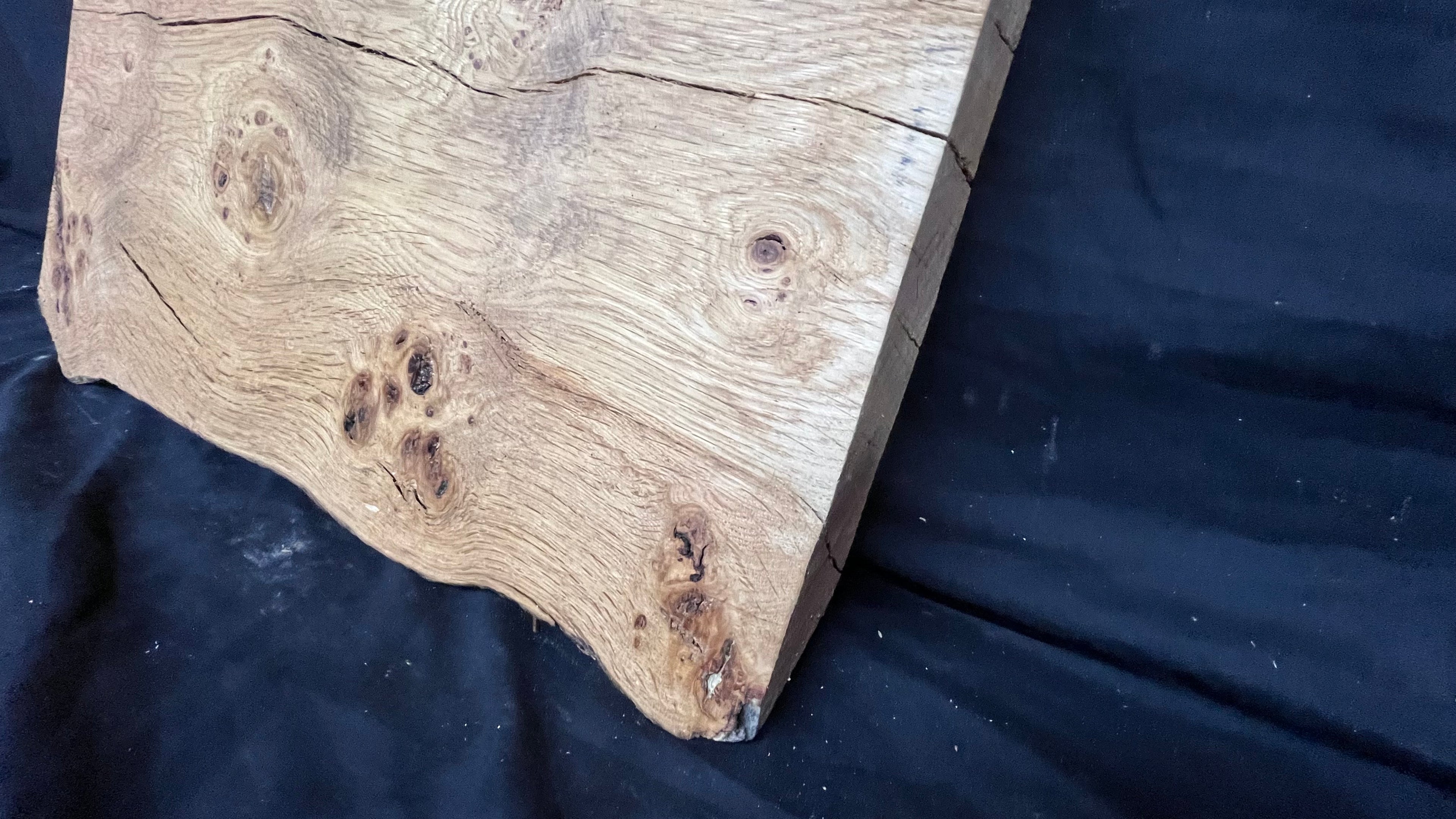 Pippy oak craft wood, 556 L x 330 W x 44 D (mm)    (421)
