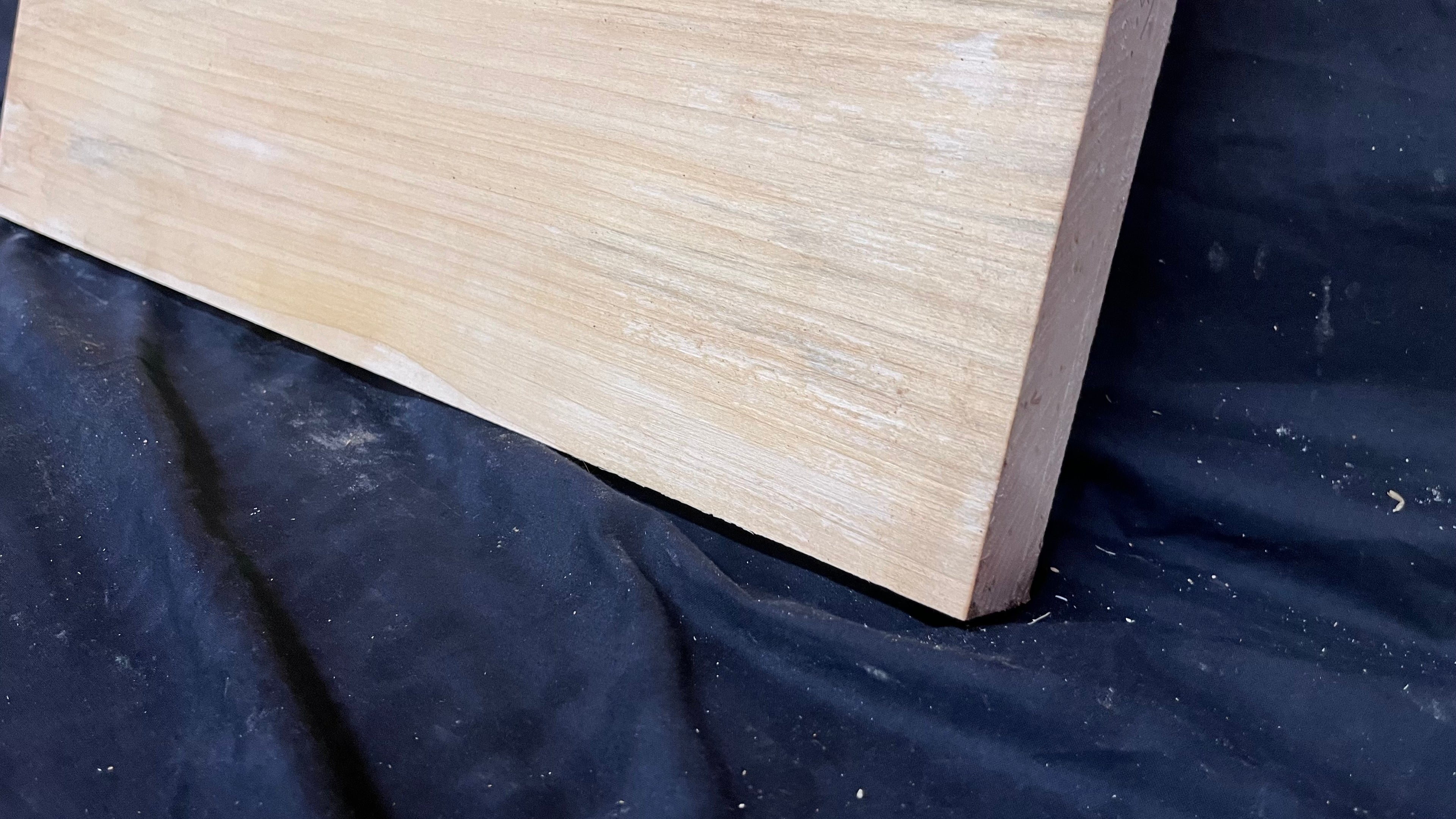 Lime Wood shelving, plank  573 L x 333 W x 45 D mm (422)