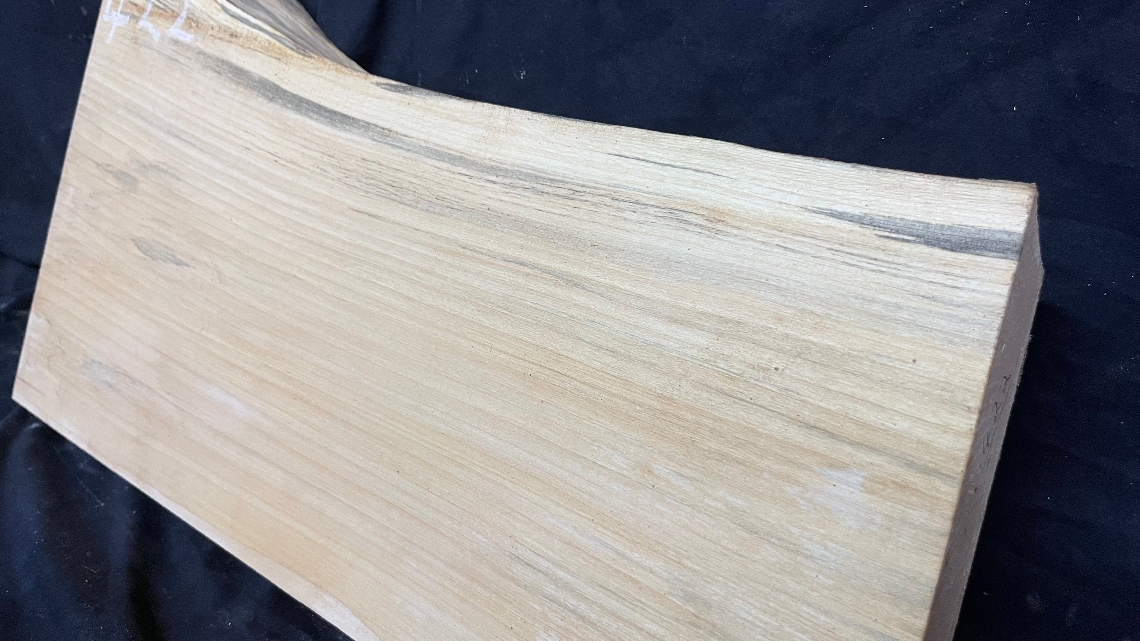 Lime Wood shelving, plank  573 L x 333 W x 45 D mm (422)