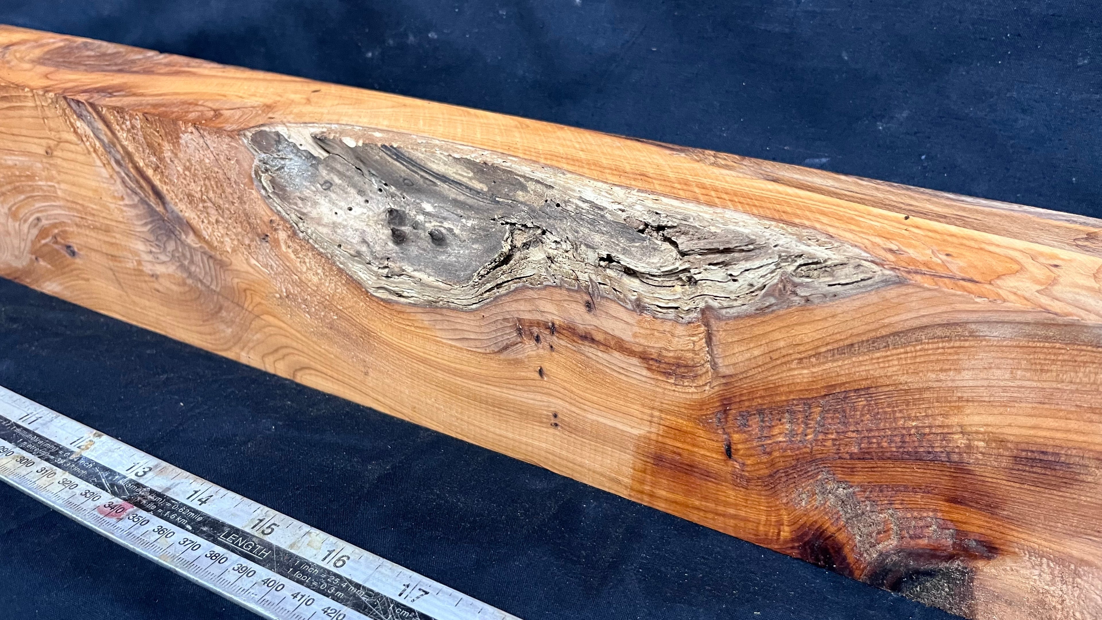 Yew, mantle piece, slab, board, shelf 611 L x 90 W x 68 D mm    (409)