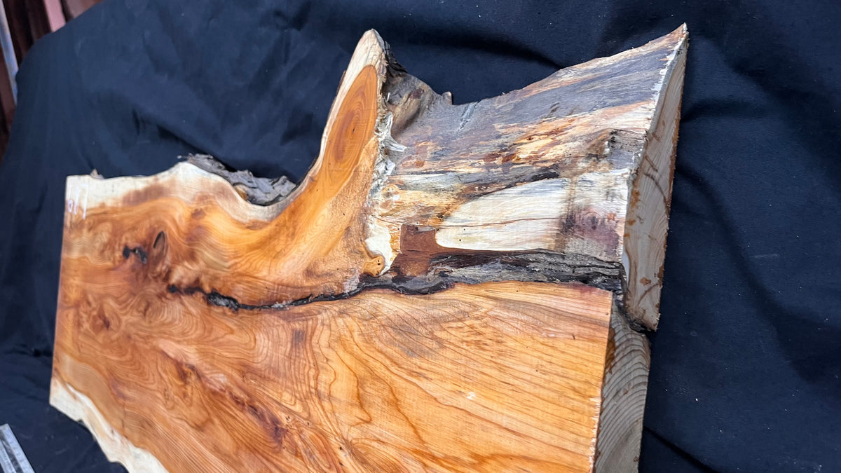Coffee table top yew, slab, board 960 L x 468 W x 38 D mm    (687)
