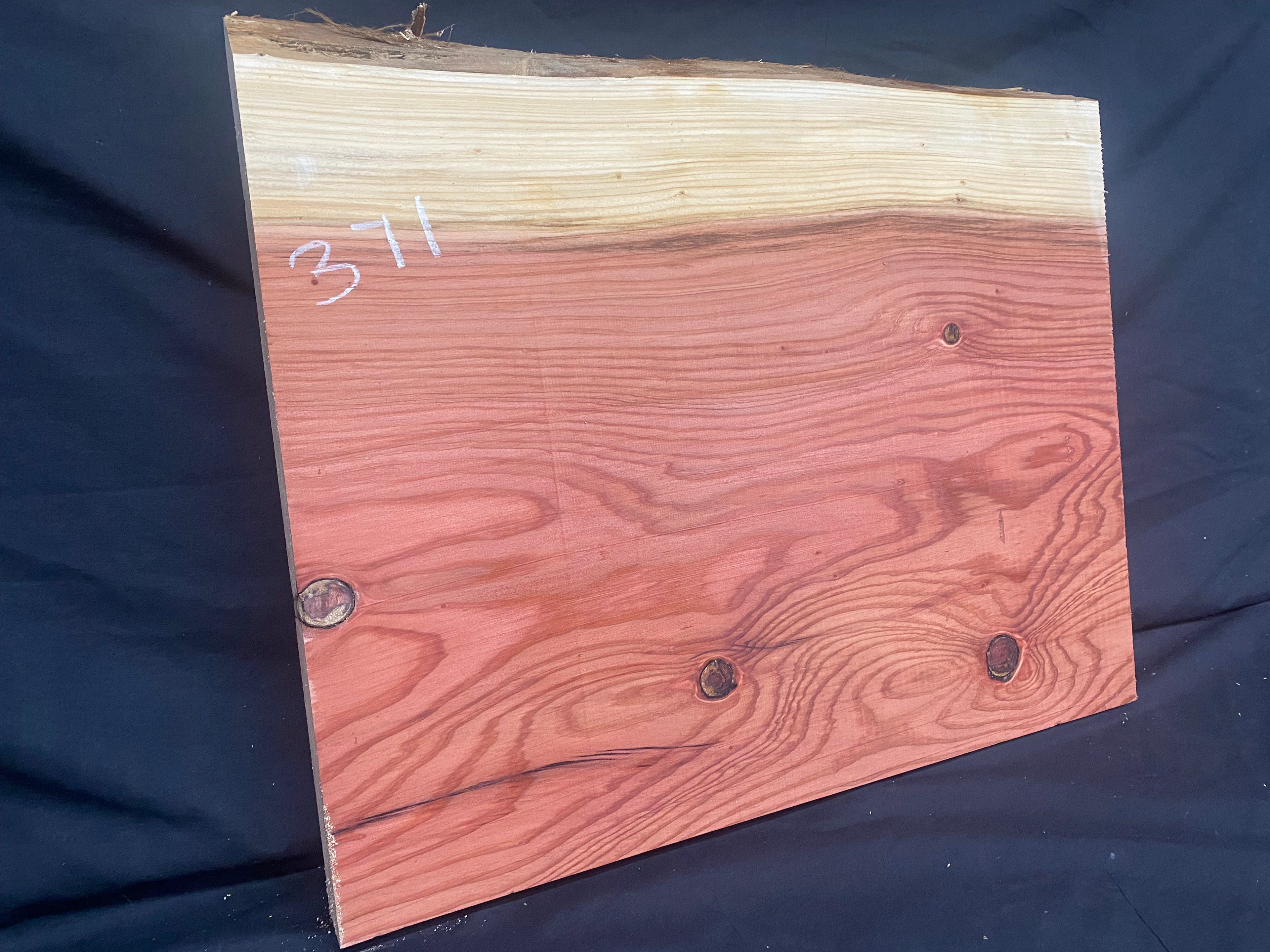 RED CEDAR PLANK, BOARD.  570 L x 466 W x 42 D mm  (371mf)