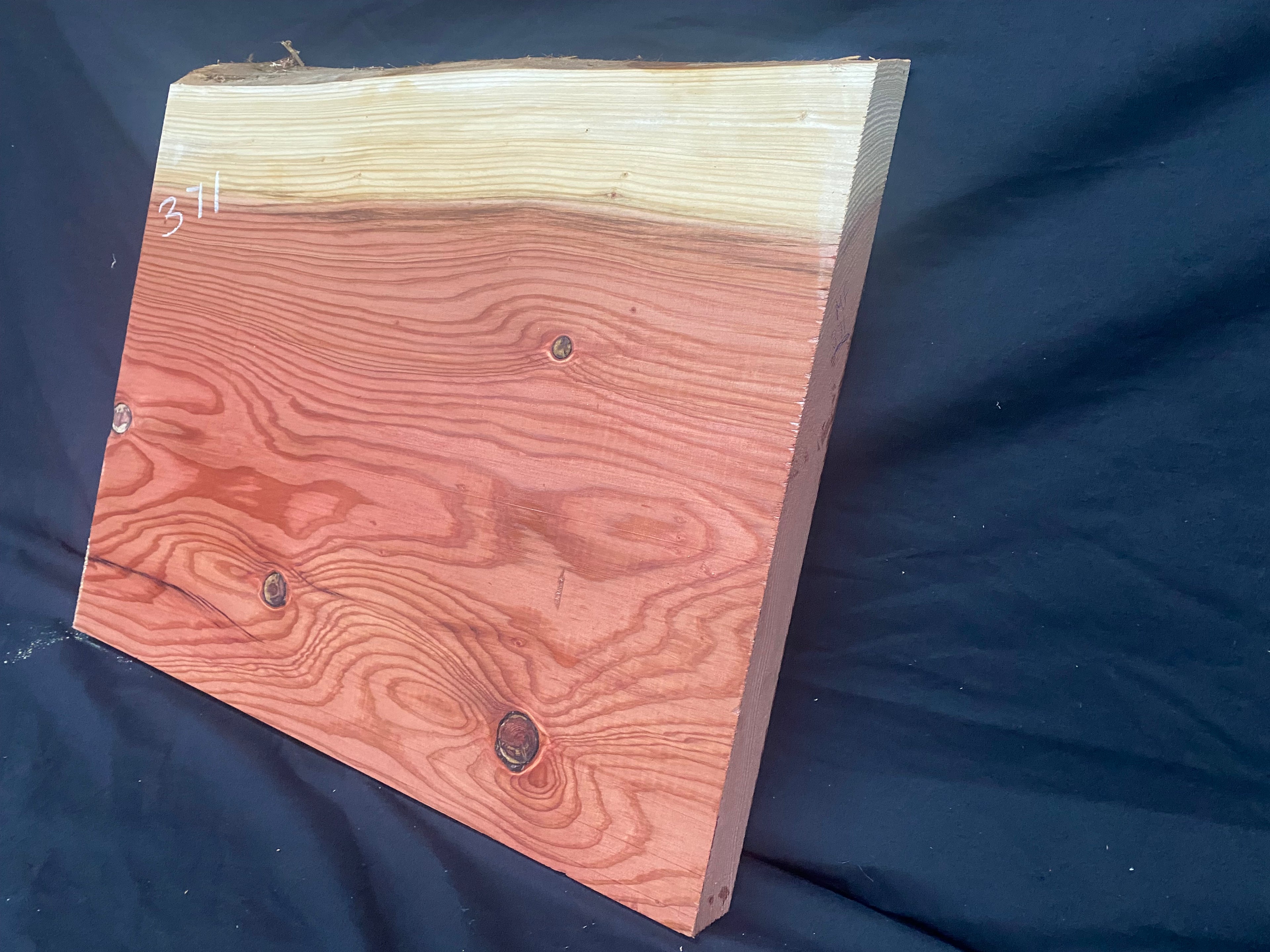 RED CEDAR PLANK, BOARD.  570 L x 466 W x 42 D mm  (371mf)