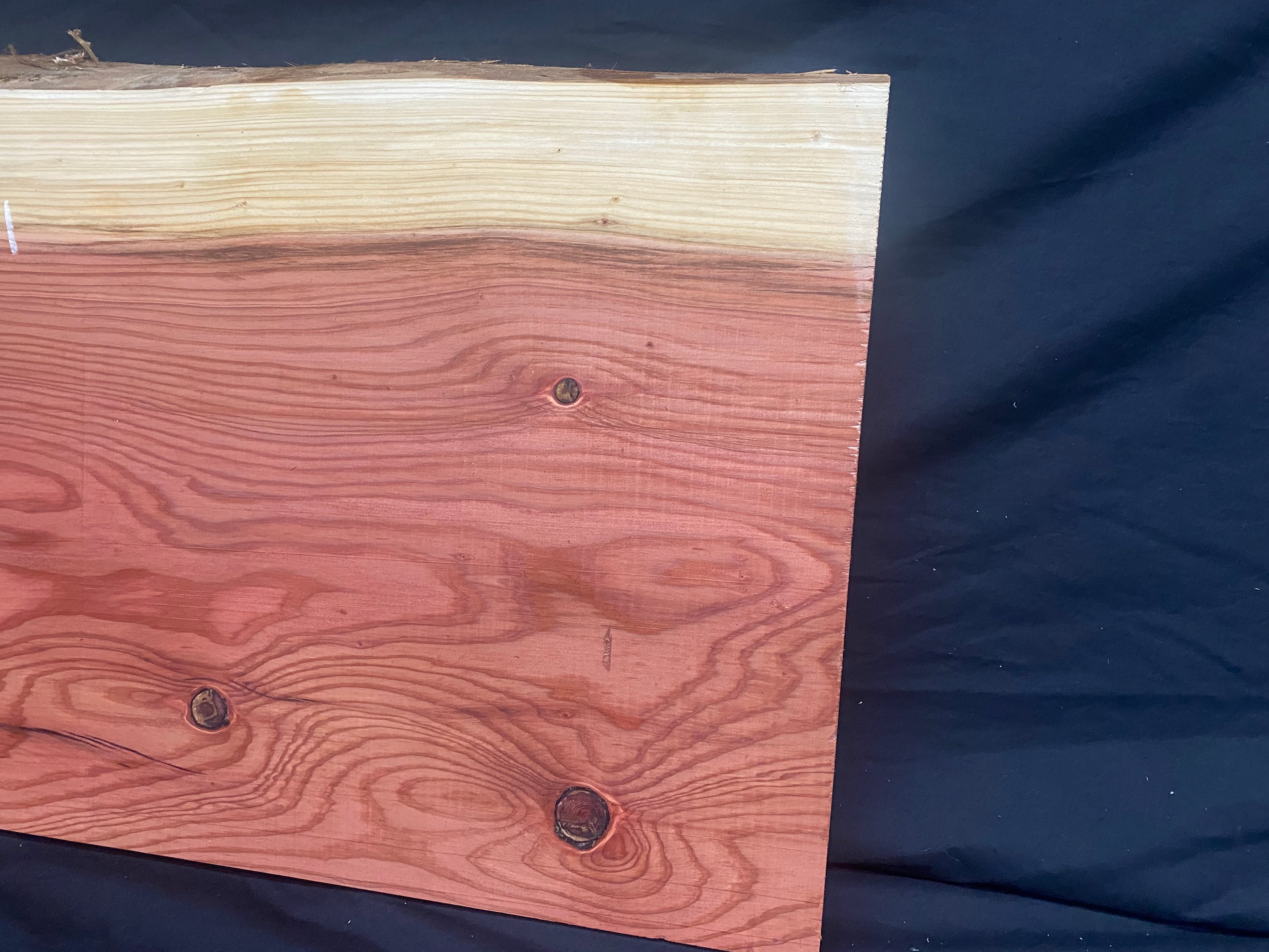 RED CEDAR PLANK, BOARD.  570 L x 466 W x 42 D mm  (371mf)