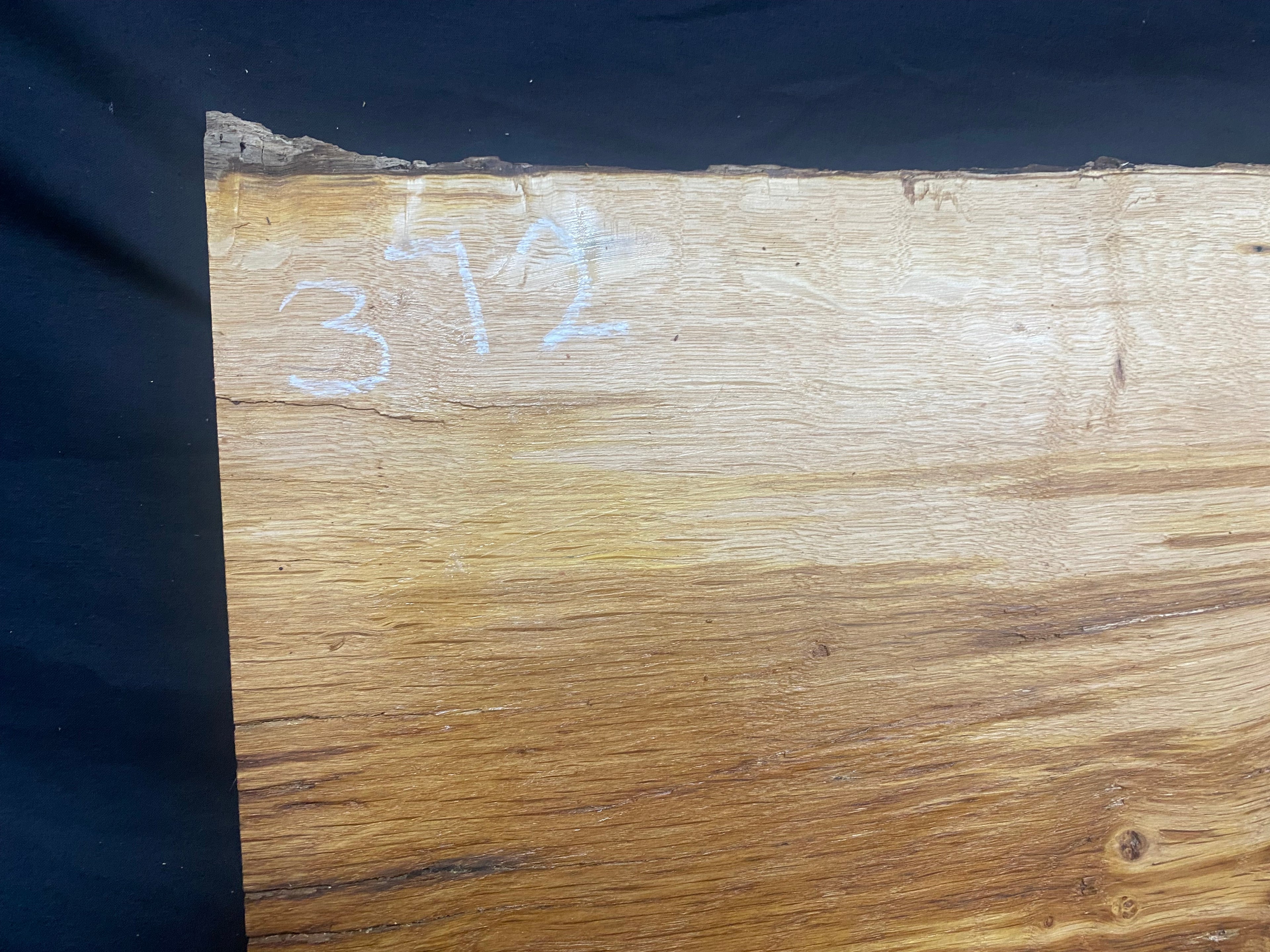 Solid oak plank, shelf, board 621 L x 324 W x 26 D mm      (mf372)