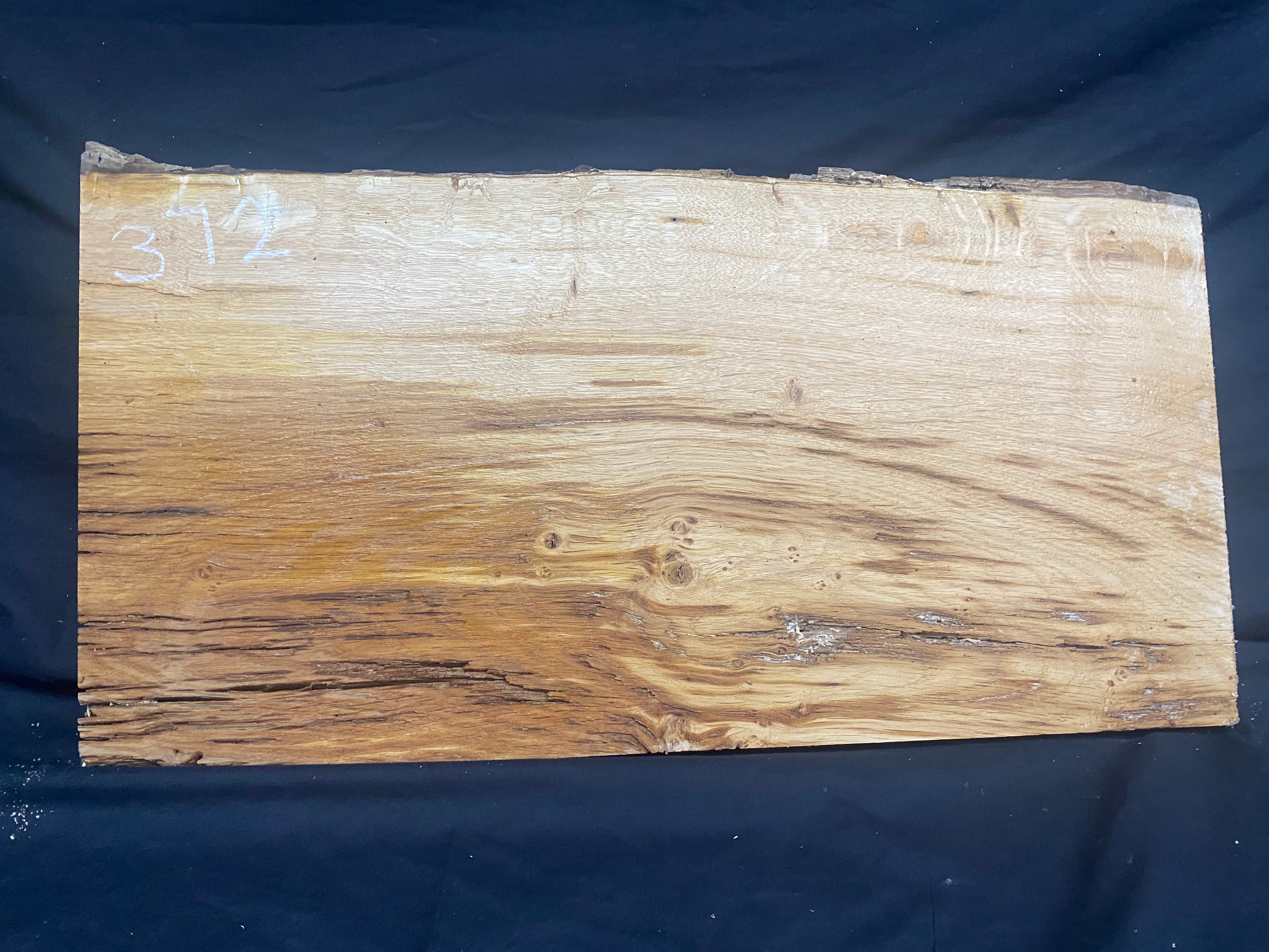 Solid oak plank, shelf, board 621 L x 324 W x 26 D mm      (mf372)