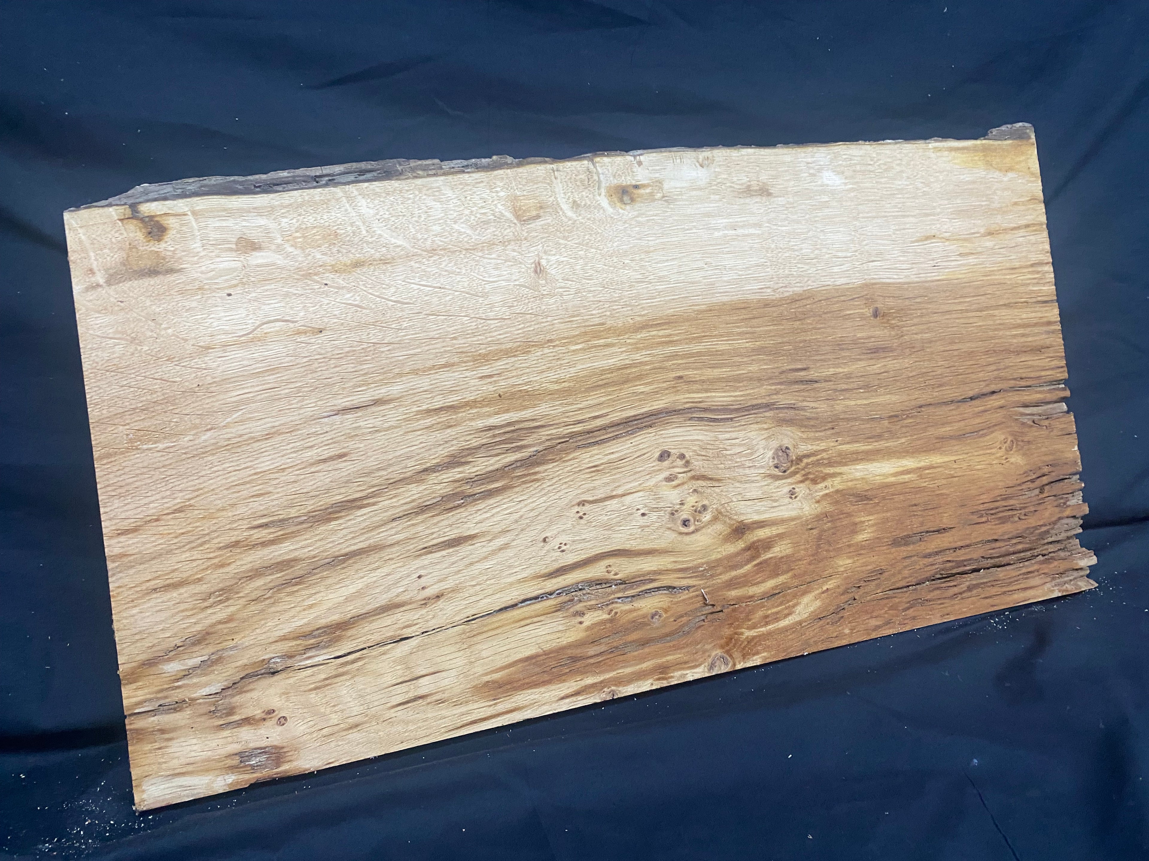 Solid oak plank, shelf, board 621 L x 324 W x 26 D mm      (mf372)