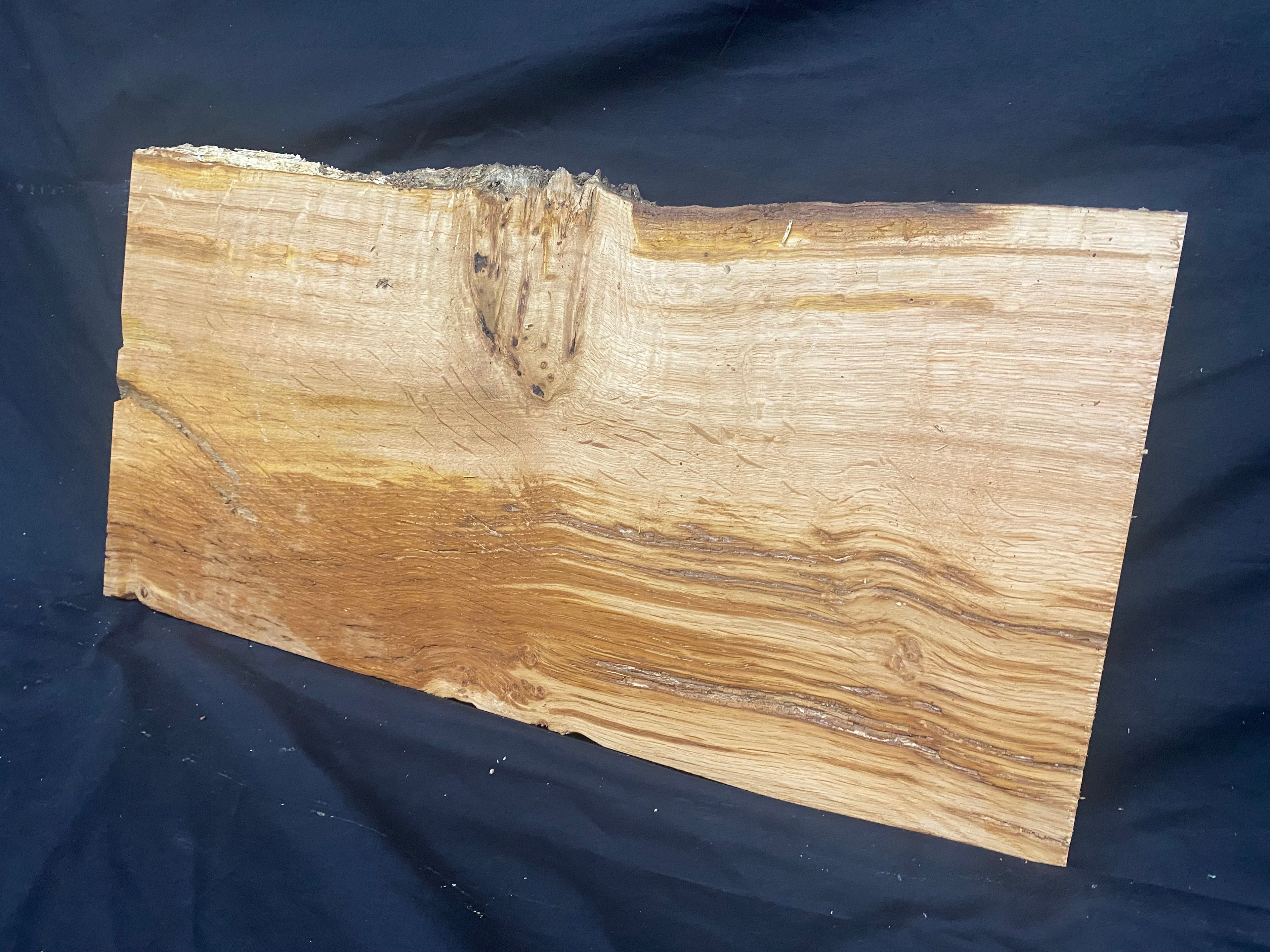 Solid oak plank, shelf, board 588 L x 287 W x 24 D mm      (mf389)