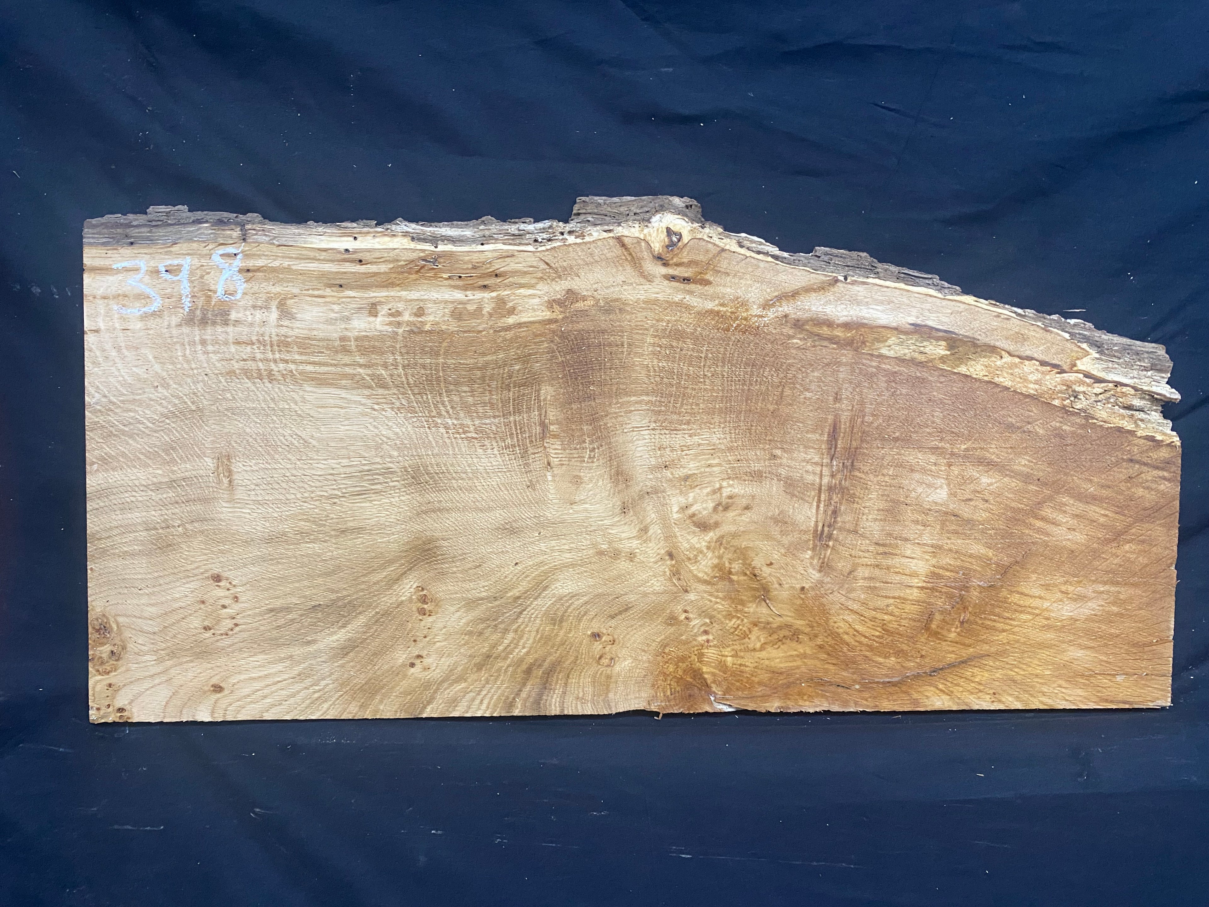 Solid oak plank, shelf, board 671 L x 320 W x 21 D mm      (mf398)