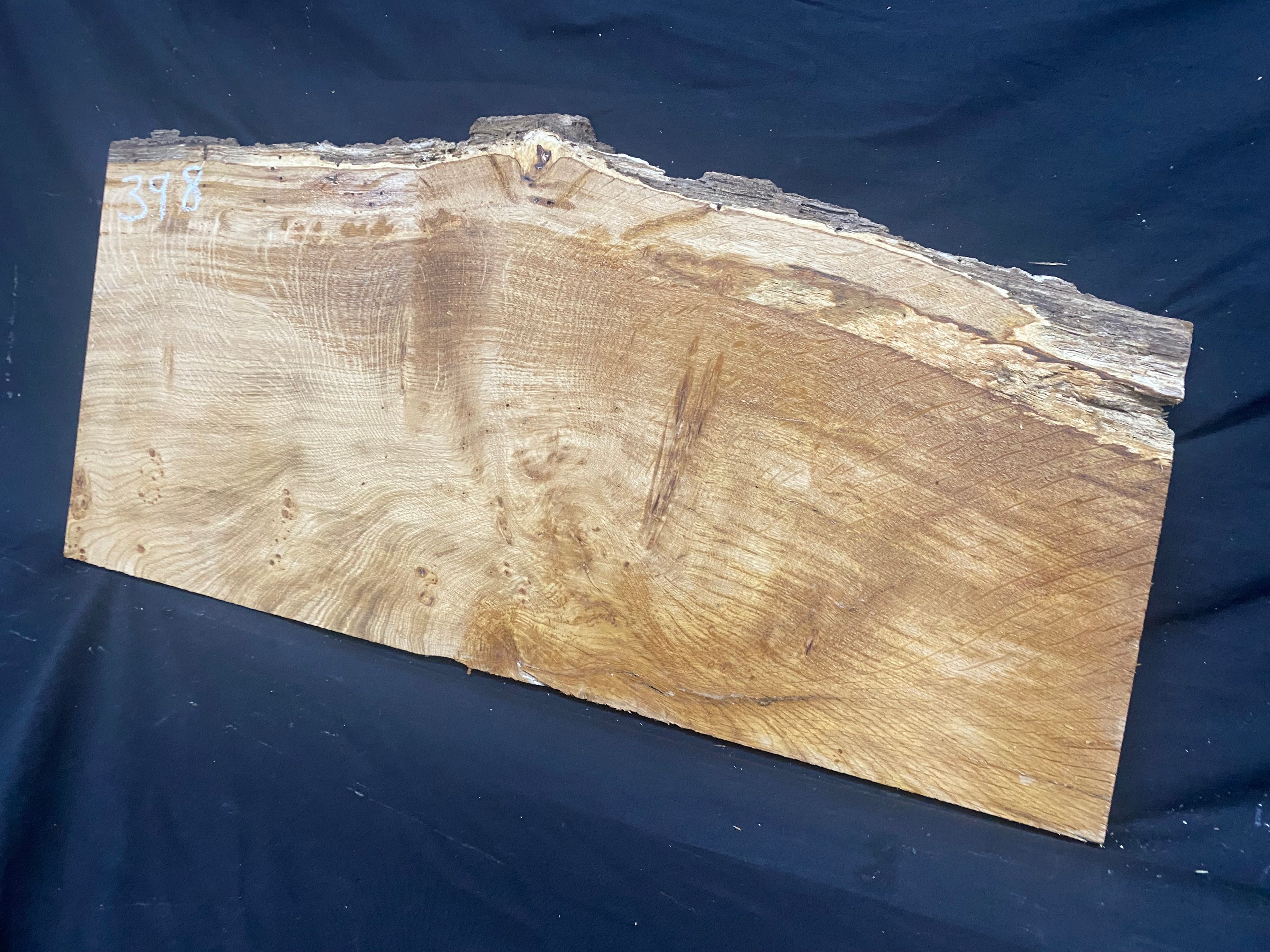 Solid oak plank, shelf, board 671 L x 320 W x 21 D mm      (mf398)