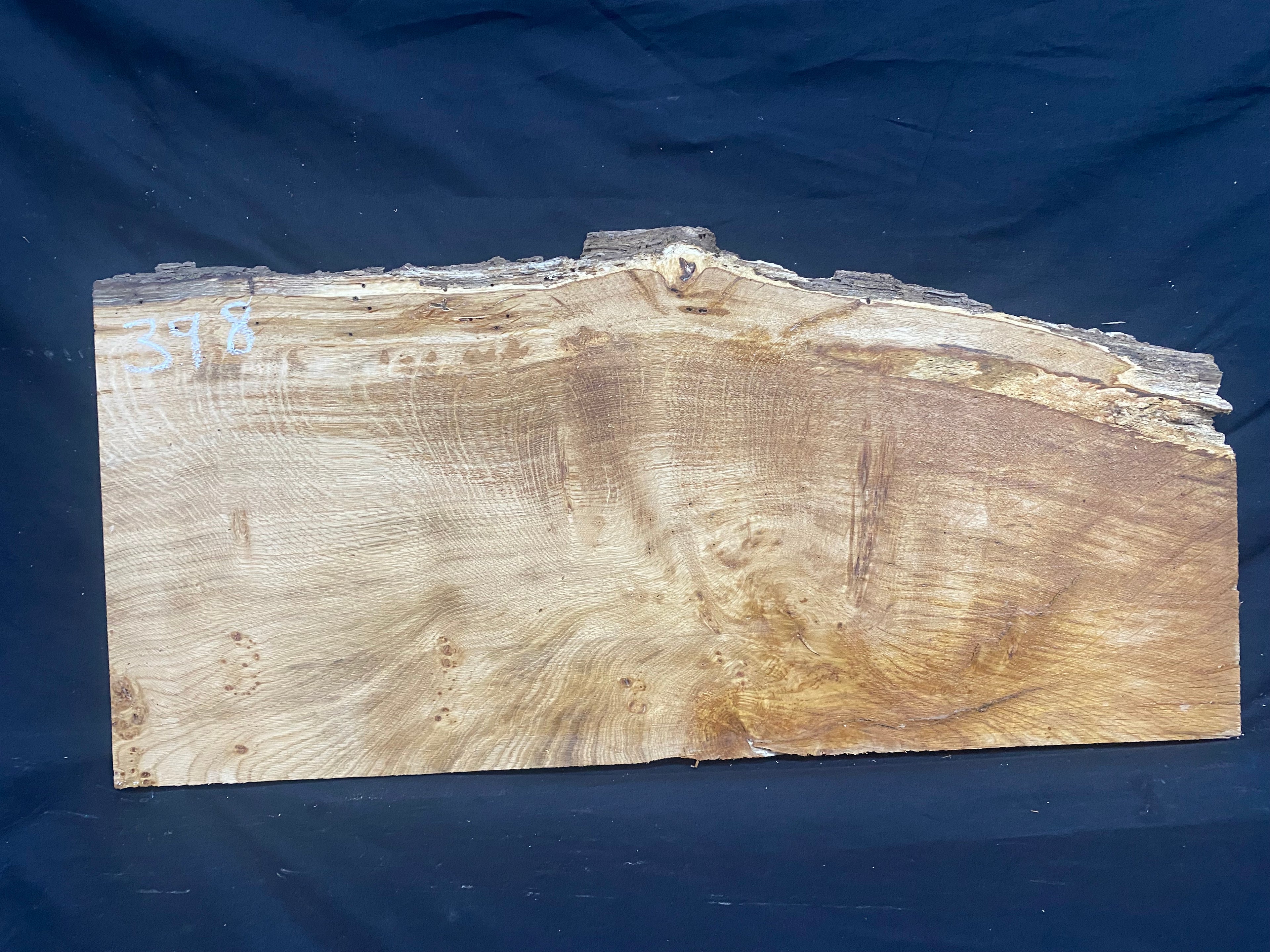Solid oak plank, shelf, board 671 L x 320 W x 21 D mm      (mf398)
