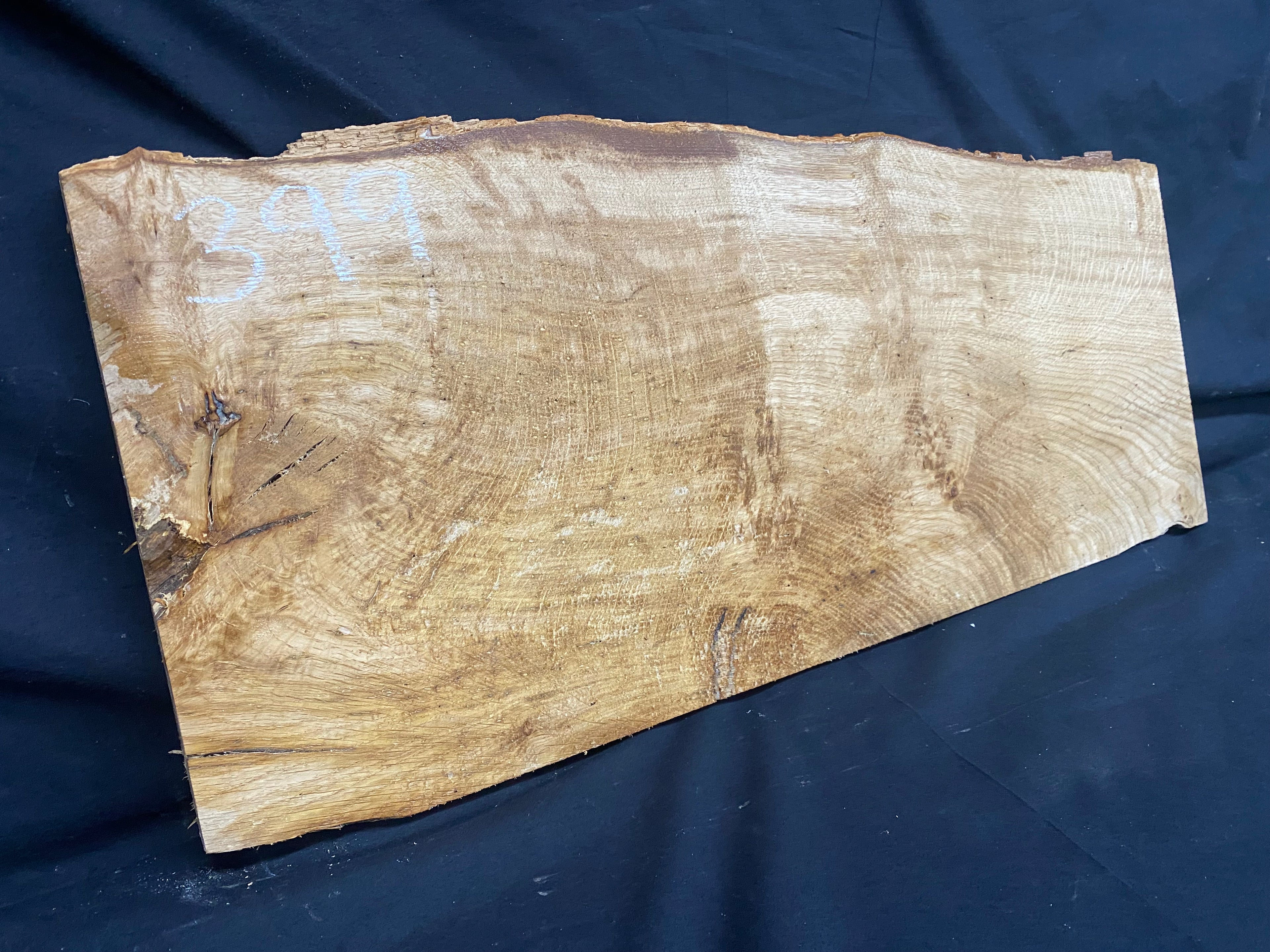 Solid oak plank, shelf, board 663 L x 290 W x 24 D mm      (mf399)