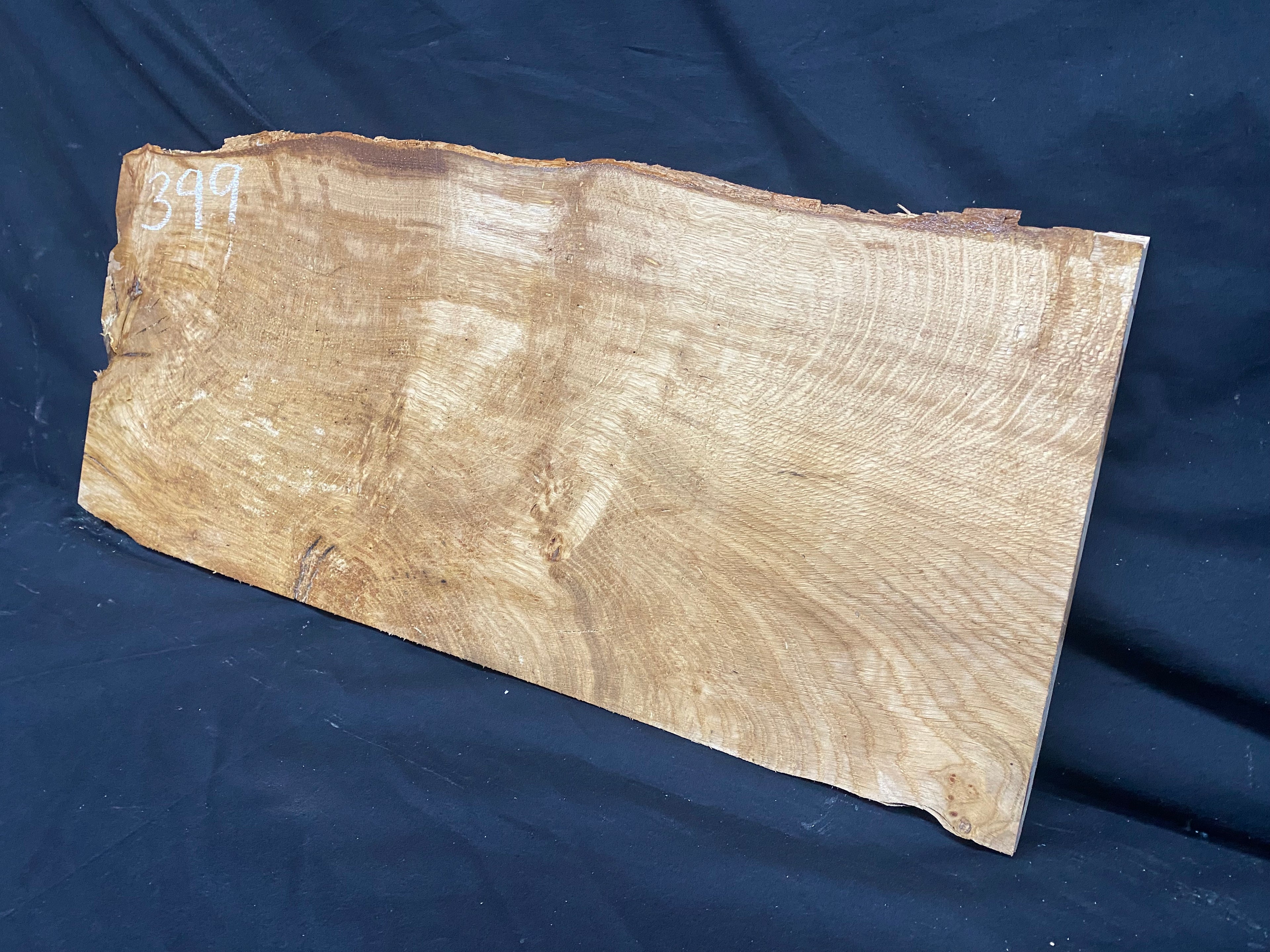 Solid oak plank, shelf, board 663 L x 290 W x 24 D mm      (mf399)